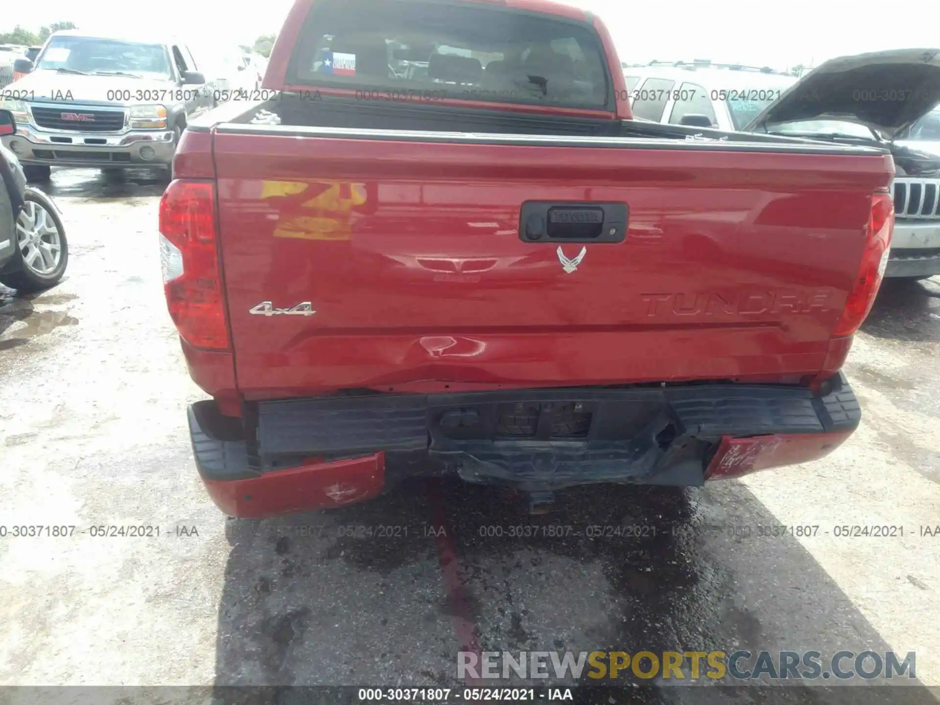 6 Photograph of a damaged car 5TFAY5F13LX909792 TOYOTA TUNDRA 4WD 2020