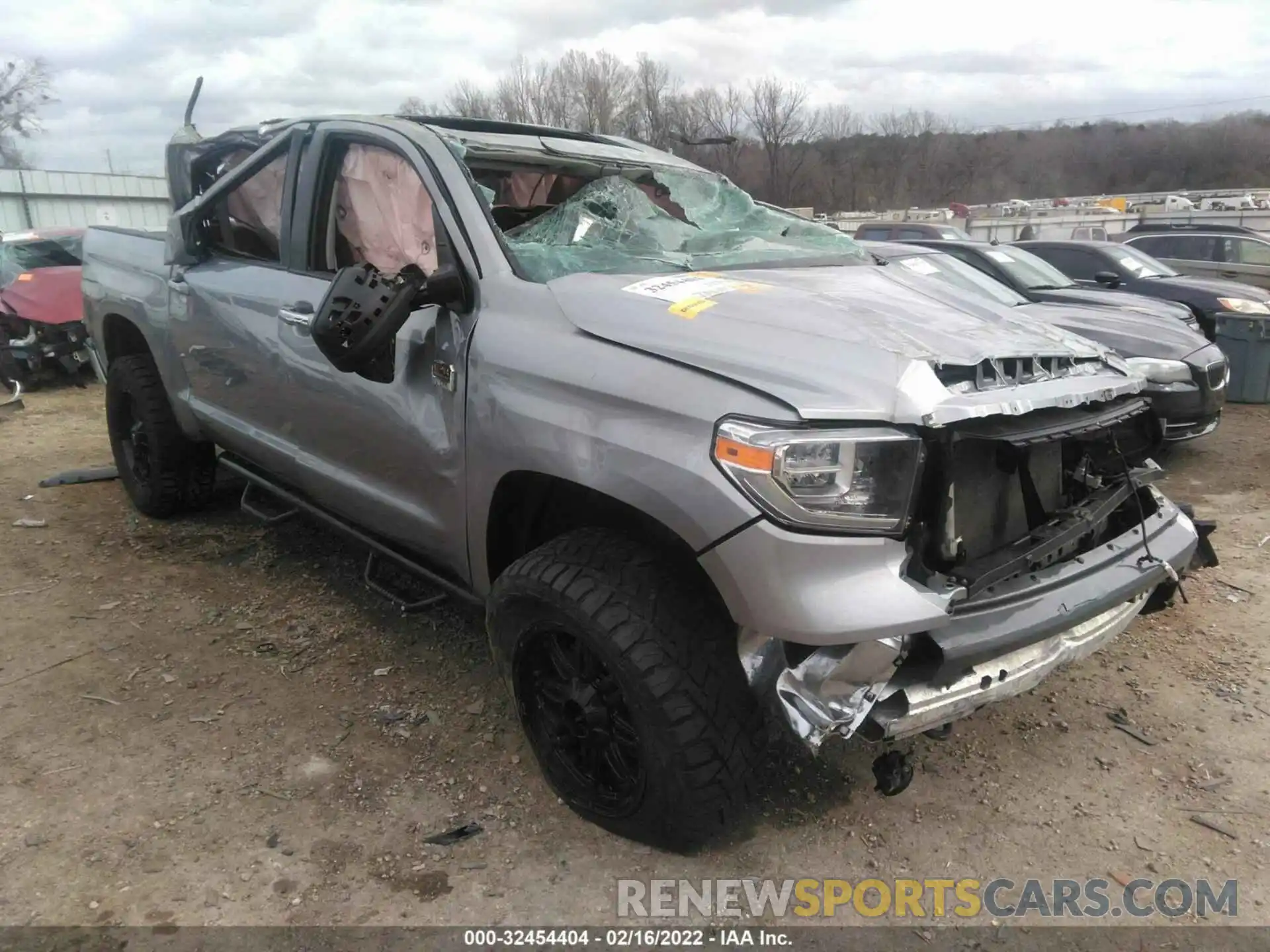 1 Photograph of a damaged car 5TFAY5F16LX923783 TOYOTA TUNDRA 4WD 2020