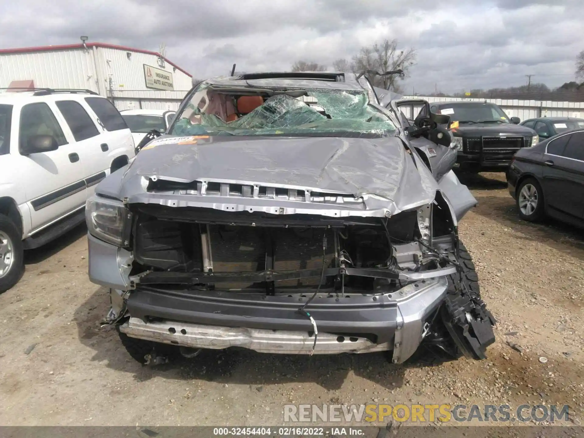 10 Photograph of a damaged car 5TFAY5F16LX923783 TOYOTA TUNDRA 4WD 2020