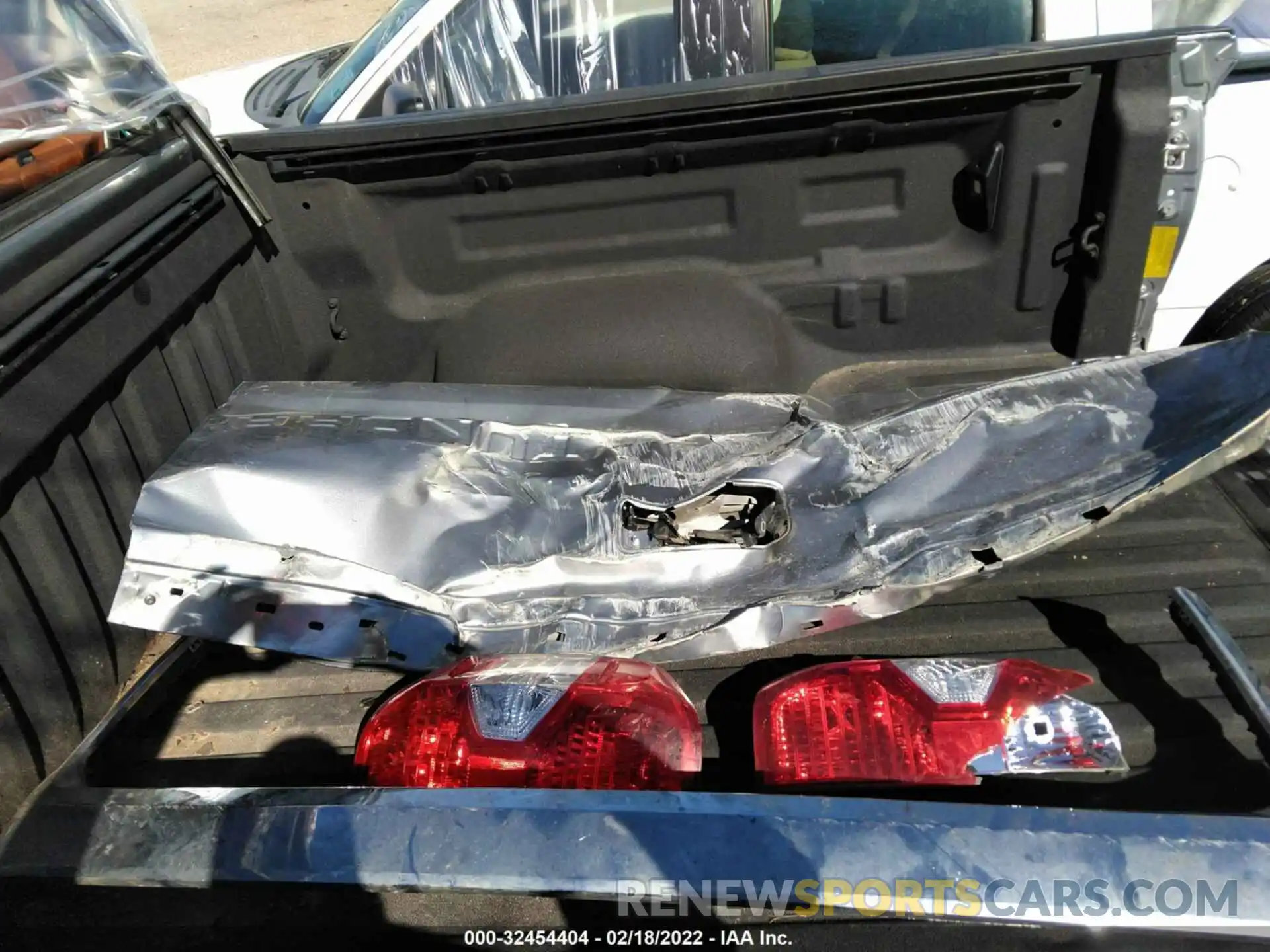 11 Photograph of a damaged car 5TFAY5F16LX923783 TOYOTA TUNDRA 4WD 2020