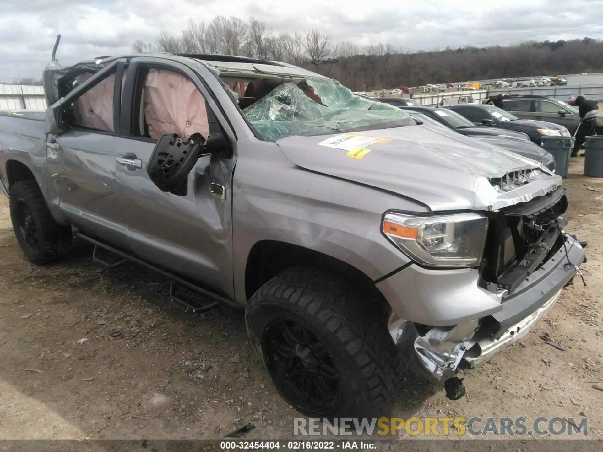 5 Photograph of a damaged car 5TFAY5F16LX923783 TOYOTA TUNDRA 4WD 2020