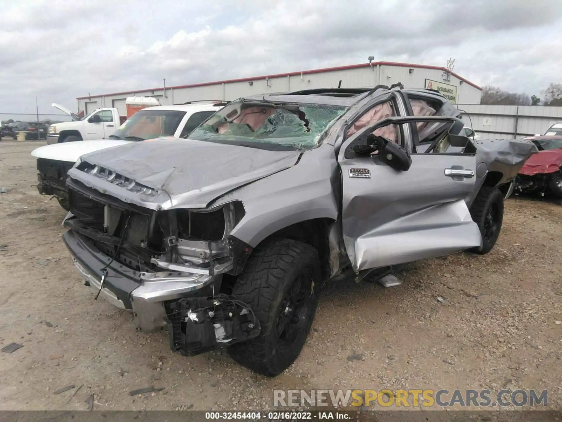 6 Photograph of a damaged car 5TFAY5F16LX923783 TOYOTA TUNDRA 4WD 2020