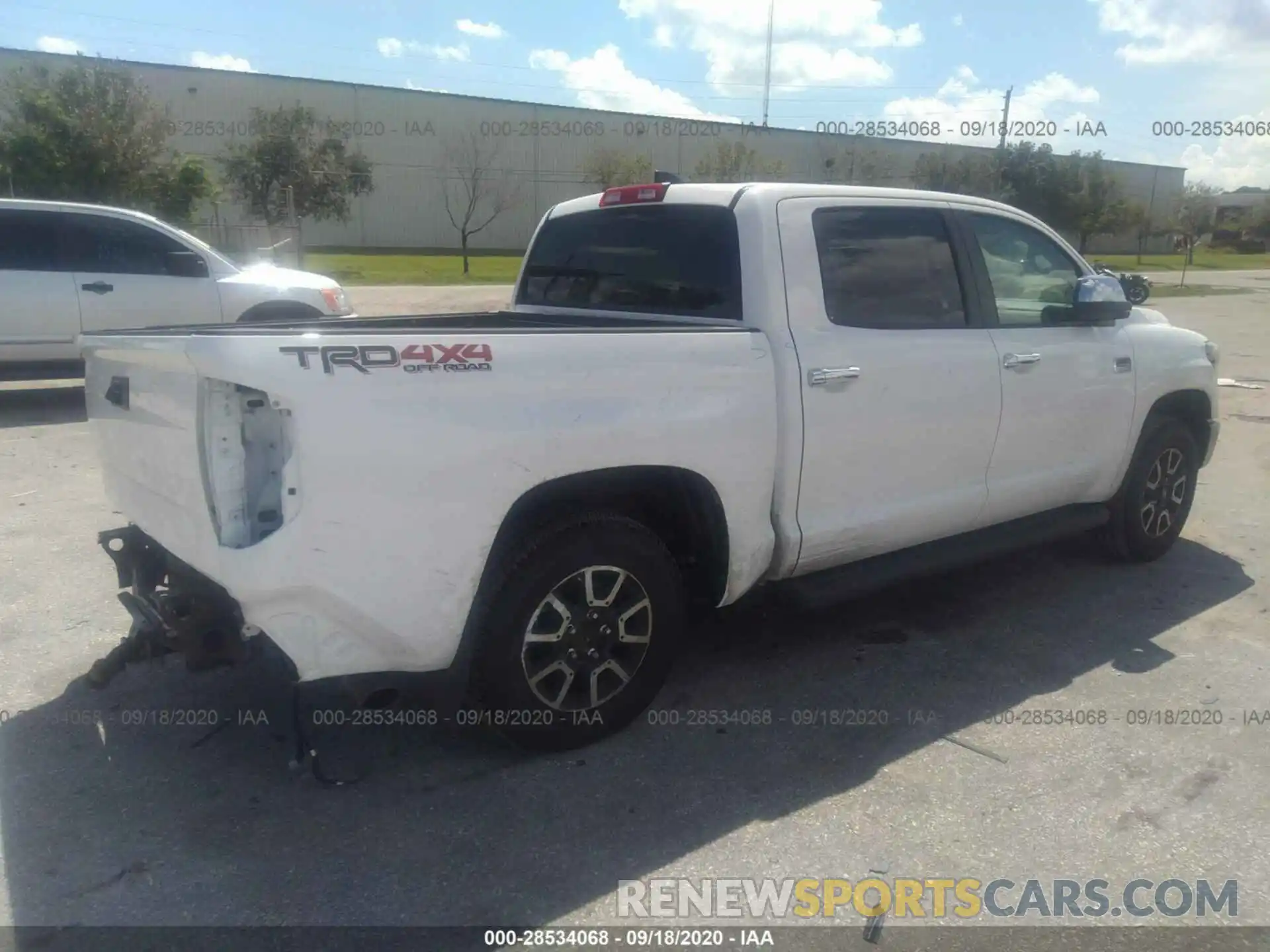 4 Photograph of a damaged car 5TFAY5F16LX936887 TOYOTA TUNDRA 4WD 2020