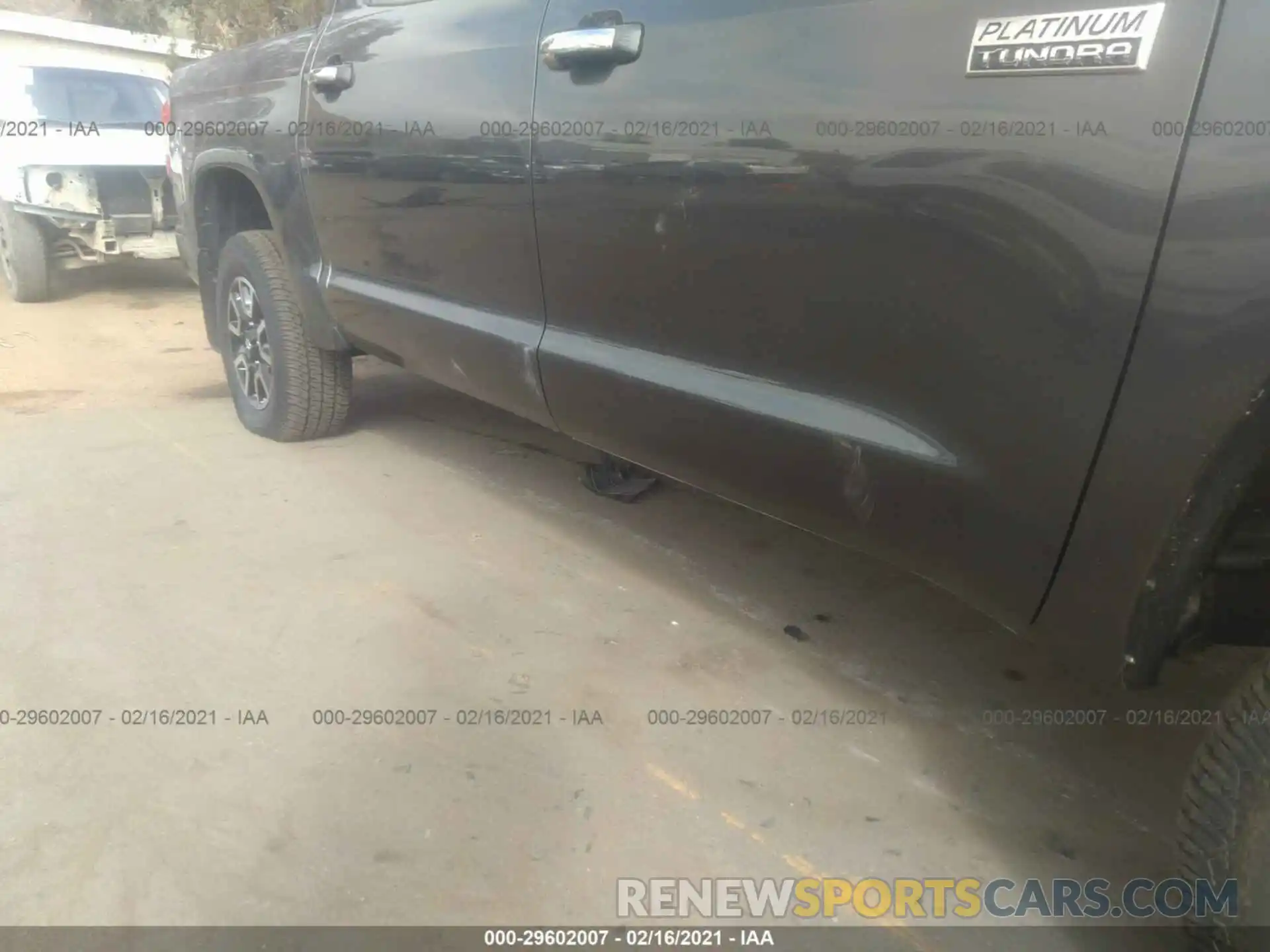 6 Photograph of a damaged car 5TFAY5F17LX886632 TOYOTA TUNDRA 4WD 2020