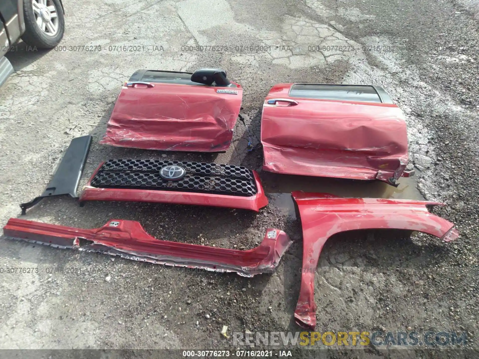 12 Photograph of a damaged car 5TFAY5F19LX871033 TOYOTA TUNDRA 4WD 2020