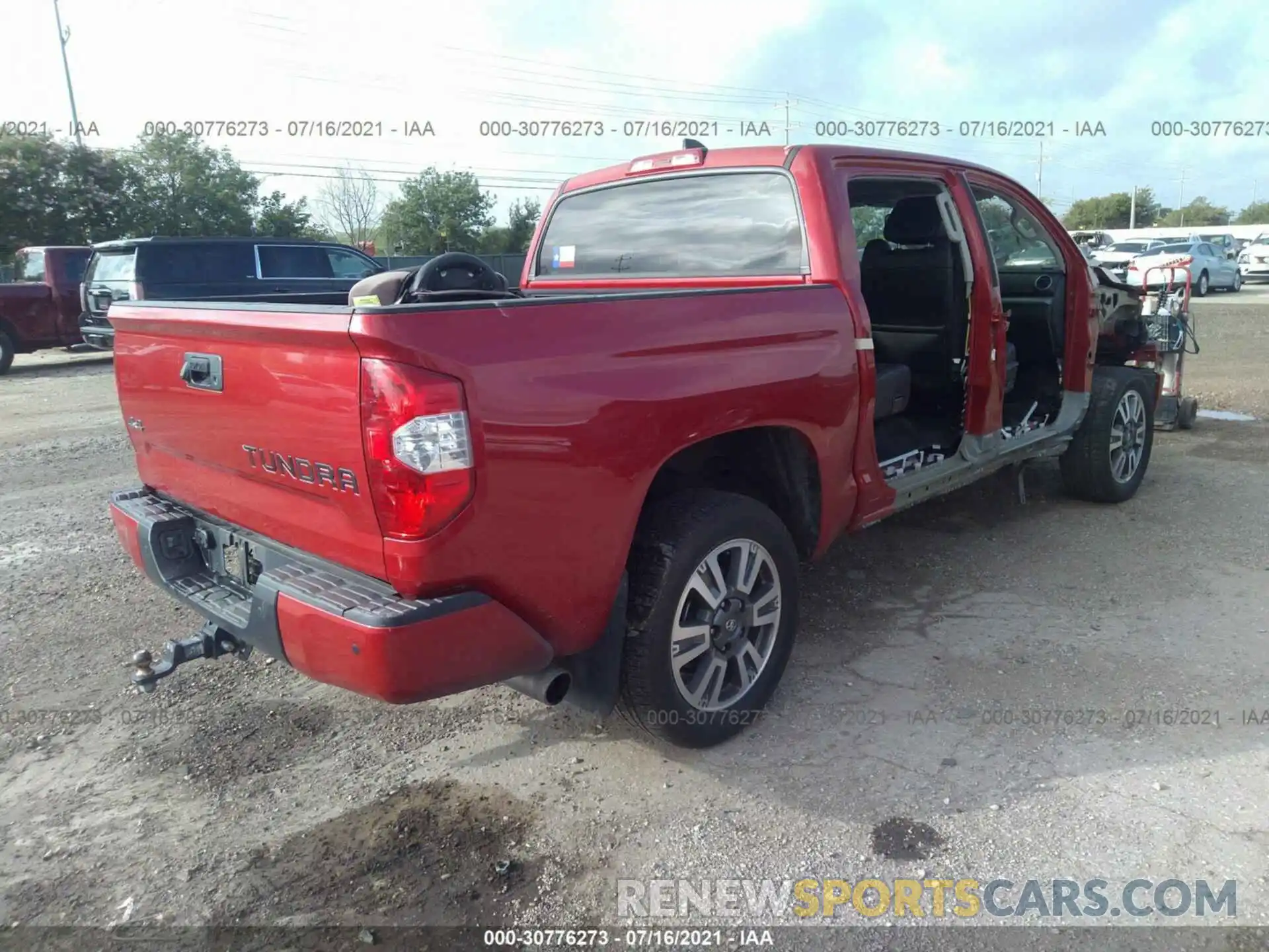 4 Photograph of a damaged car 5TFAY5F19LX871033 TOYOTA TUNDRA 4WD 2020