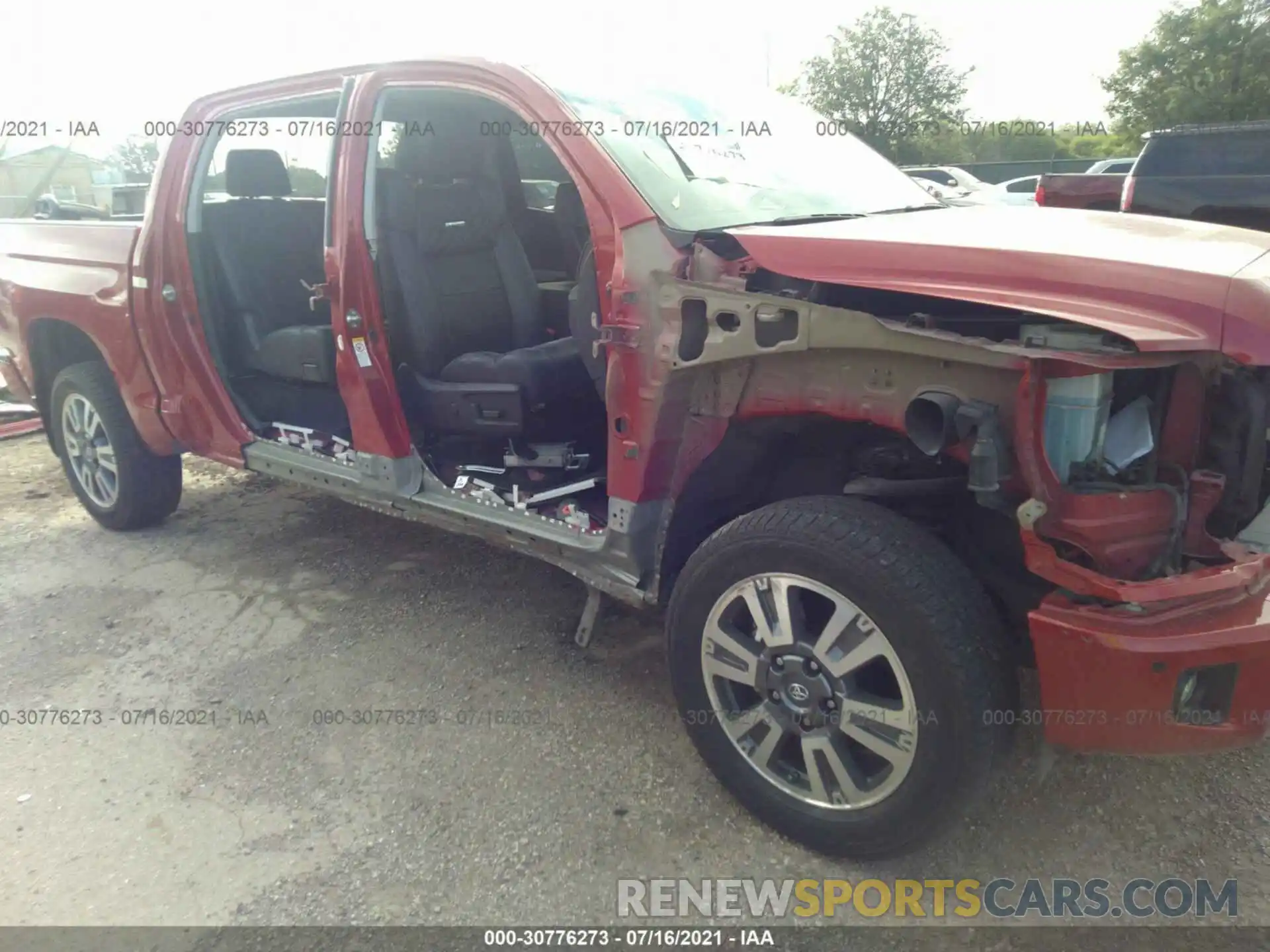 6 Photograph of a damaged car 5TFAY5F19LX871033 TOYOTA TUNDRA 4WD 2020