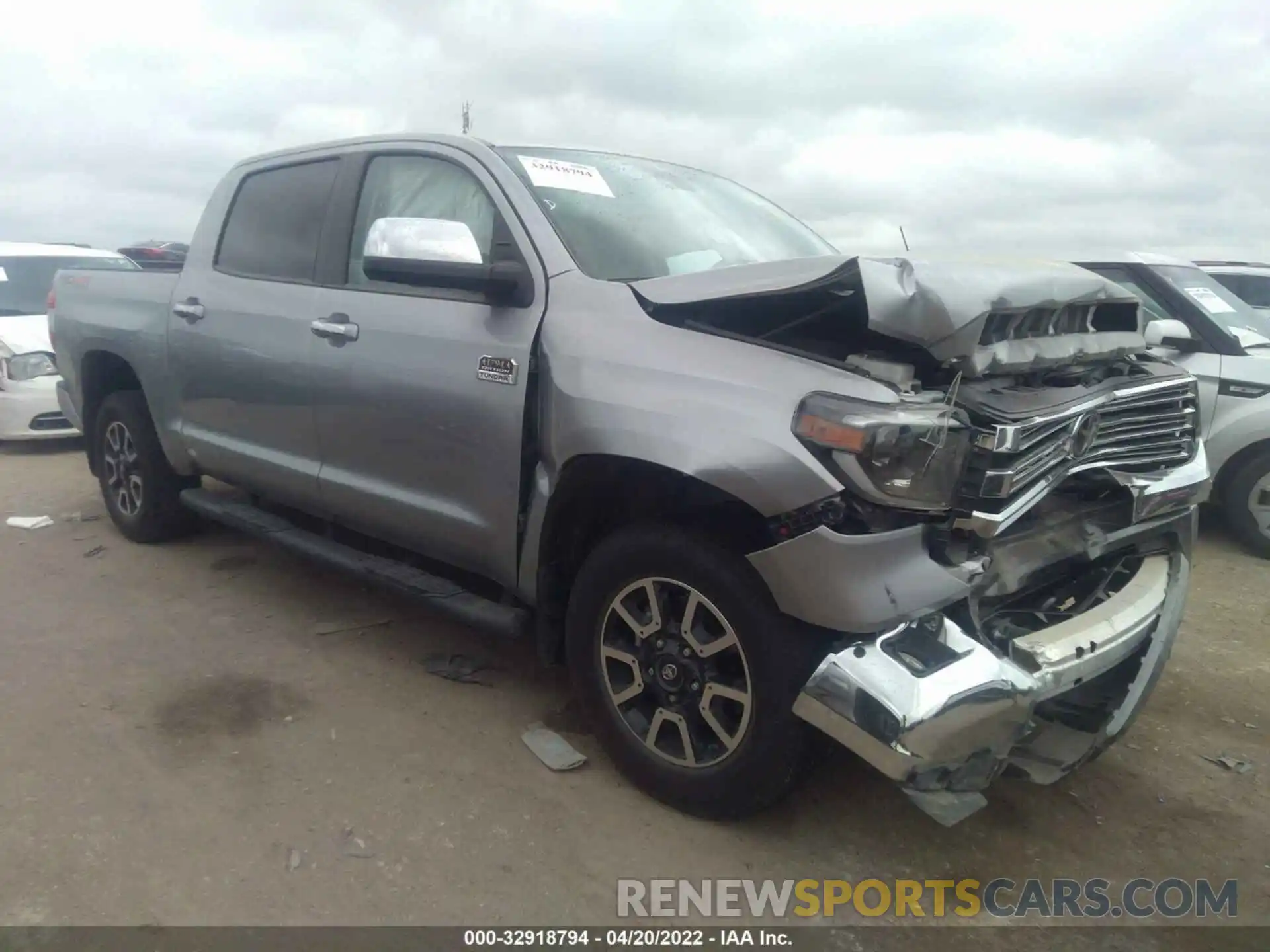 1 Photograph of a damaged car 5TFAY5F19LX952727 TOYOTA TUNDRA 4WD 2020