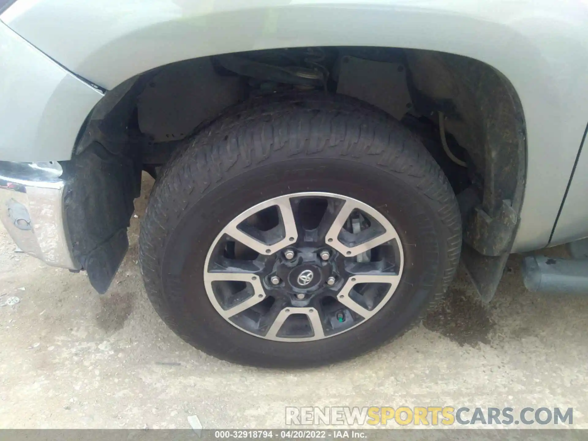 12 Photograph of a damaged car 5TFAY5F19LX952727 TOYOTA TUNDRA 4WD 2020