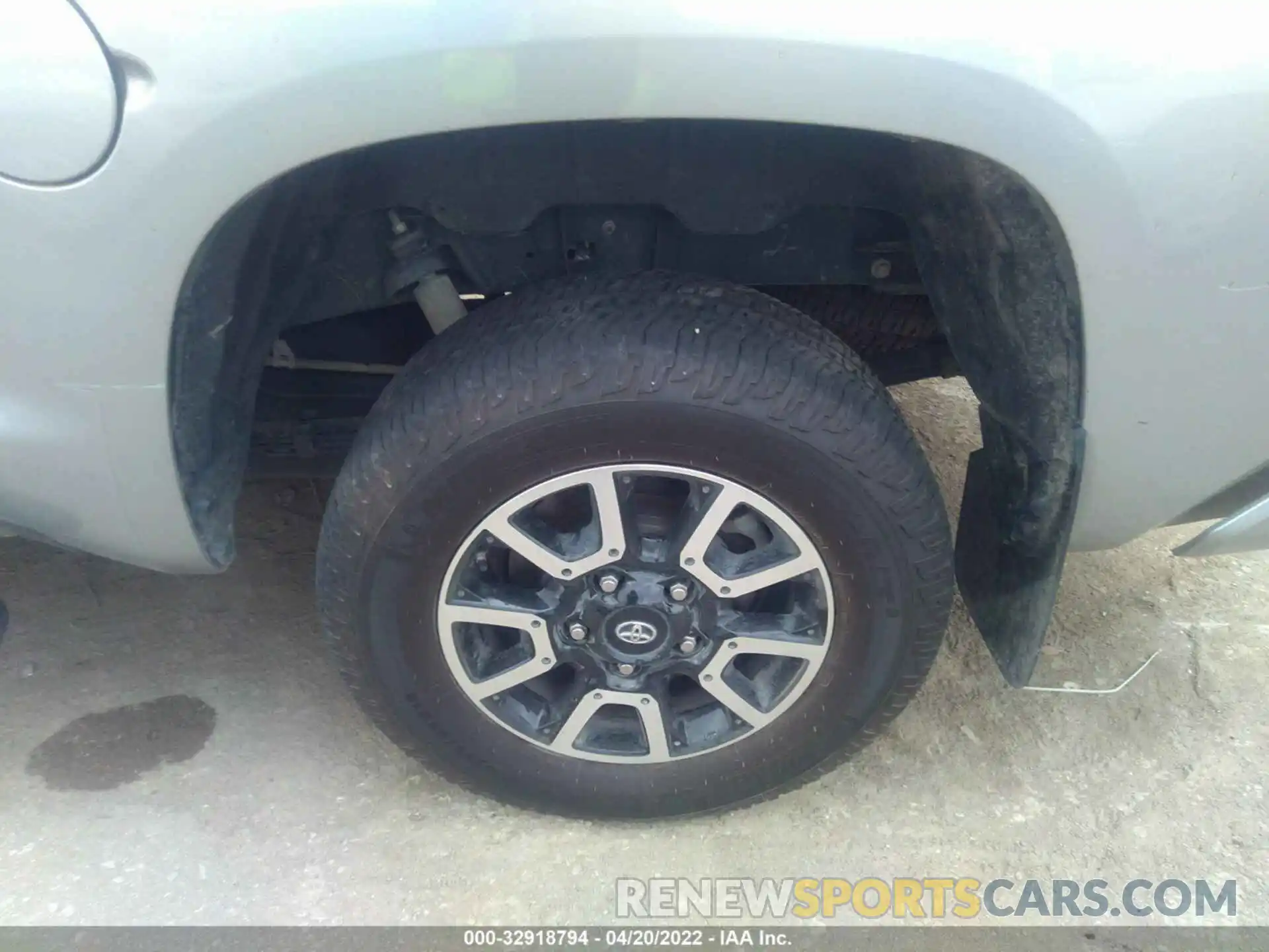 13 Photograph of a damaged car 5TFAY5F19LX952727 TOYOTA TUNDRA 4WD 2020