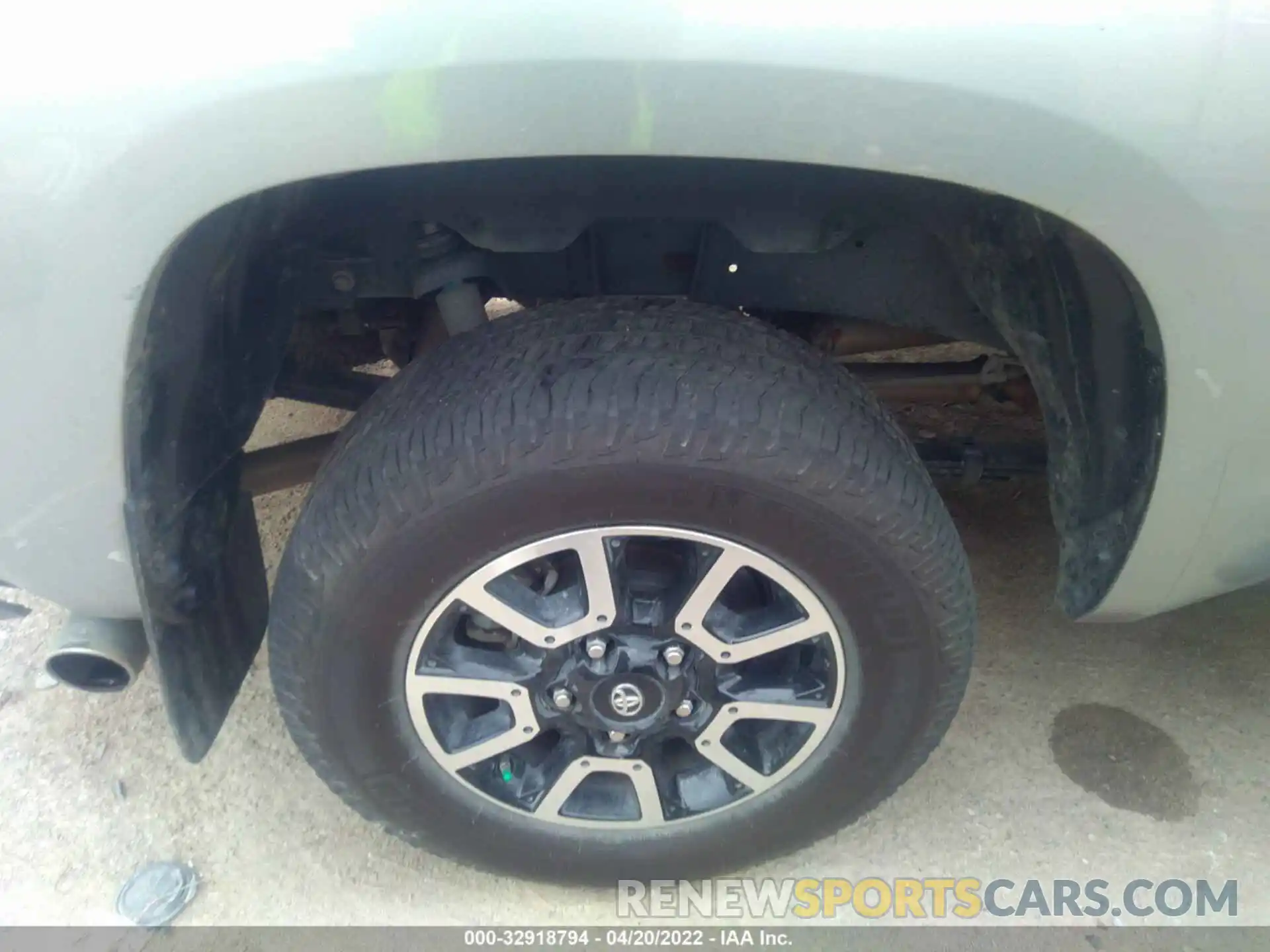 15 Photograph of a damaged car 5TFAY5F19LX952727 TOYOTA TUNDRA 4WD 2020