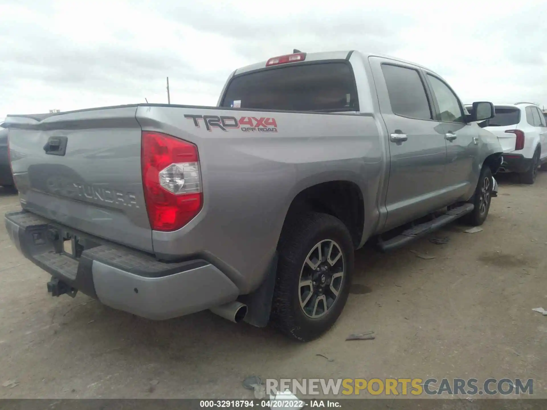 4 Photograph of a damaged car 5TFAY5F19LX952727 TOYOTA TUNDRA 4WD 2020