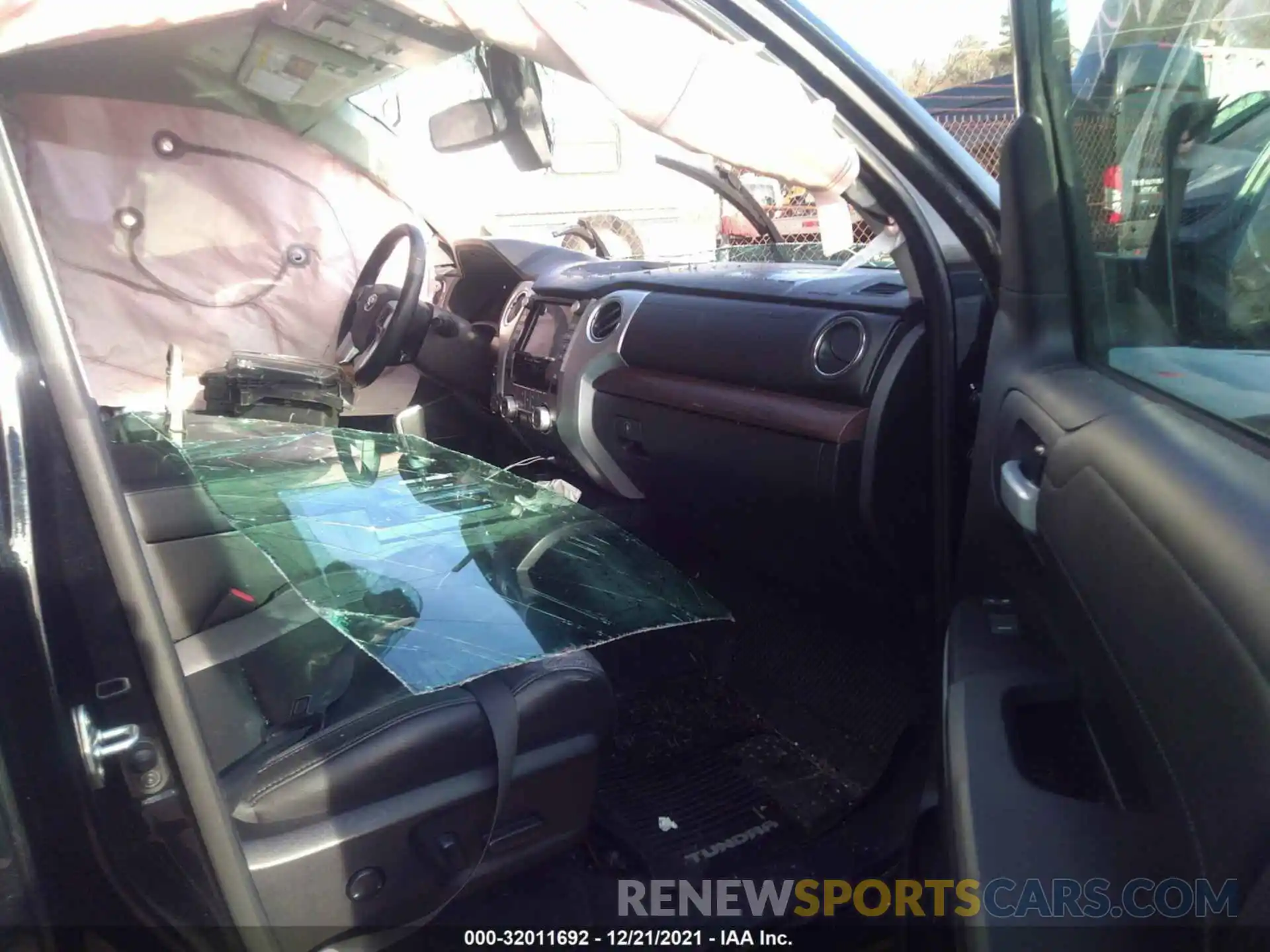 5 Photograph of a damaged car 5TFBY5F15LX921883 TOYOTA TUNDRA 4WD 2020