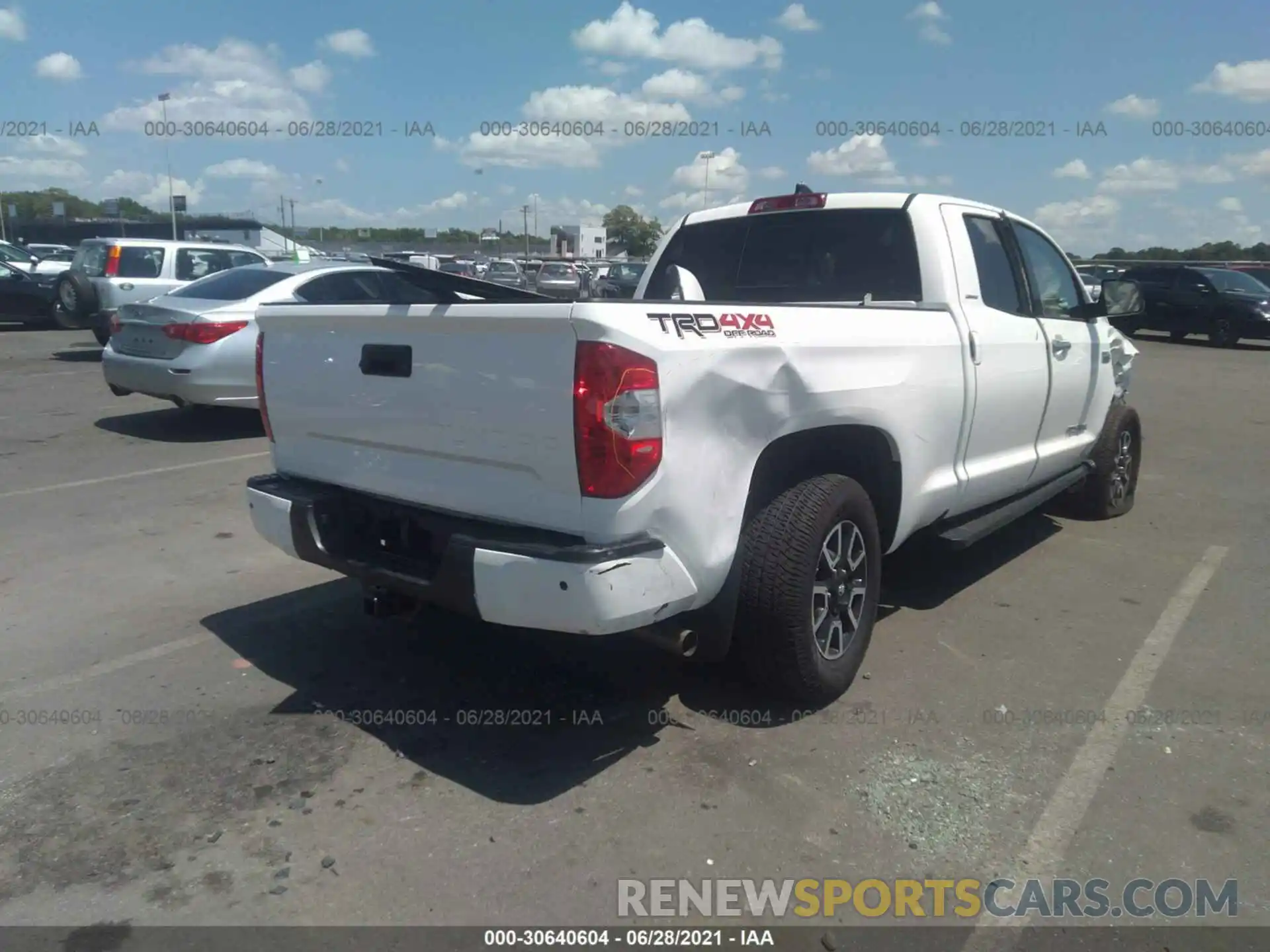 4 Фотография поврежденного автомобиля 5TFBY5F17LX897814 TOYOTA TUNDRA 4WD 2020