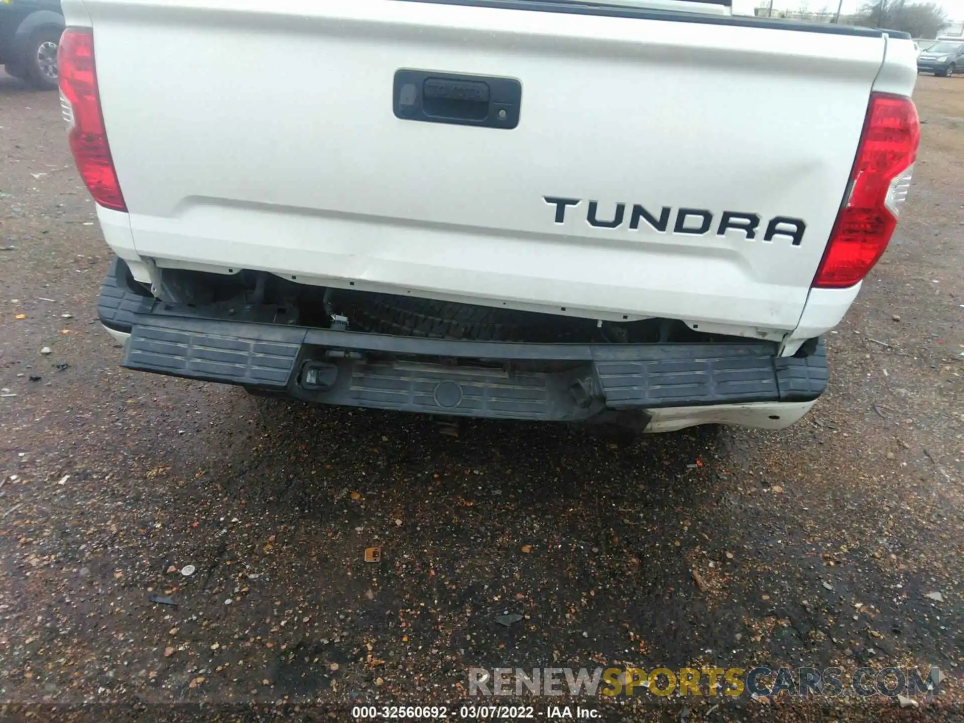 6 Photograph of a damaged car 5TFDY5F10LX872777 TOYOTA TUNDRA 4WD 2020