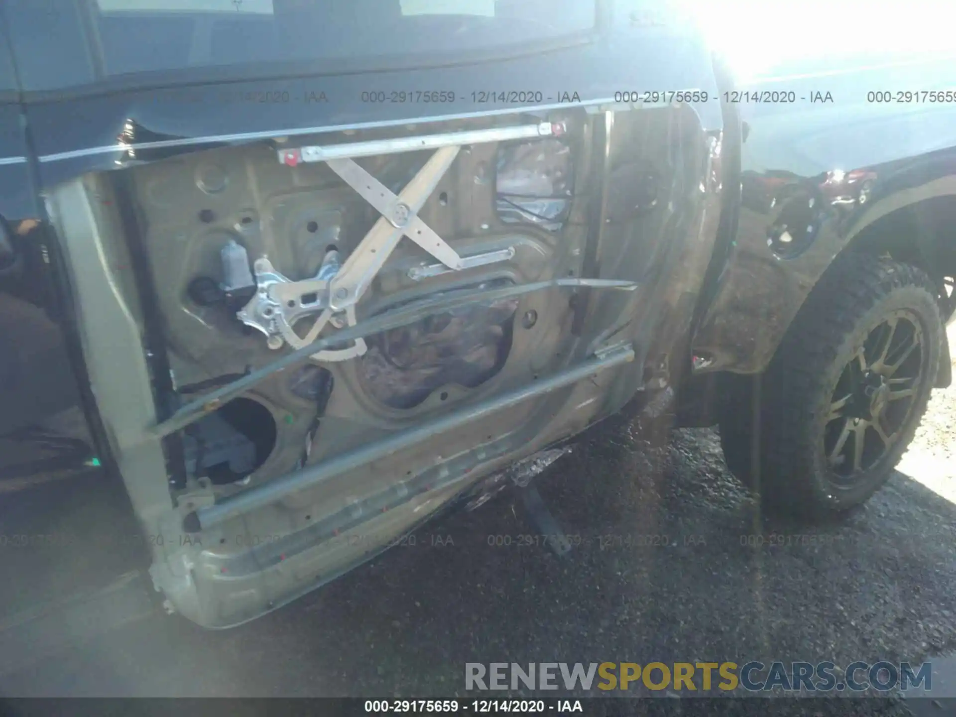 6 Photograph of a damaged car 5TFDY5F10LX875954 TOYOTA TUNDRA 4WD 2020