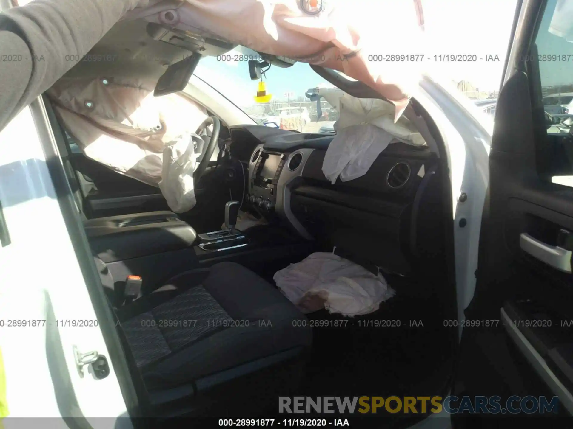 5 Photograph of a damaged car 5TFDY5F10LX887540 TOYOTA TUNDRA 4WD 2020