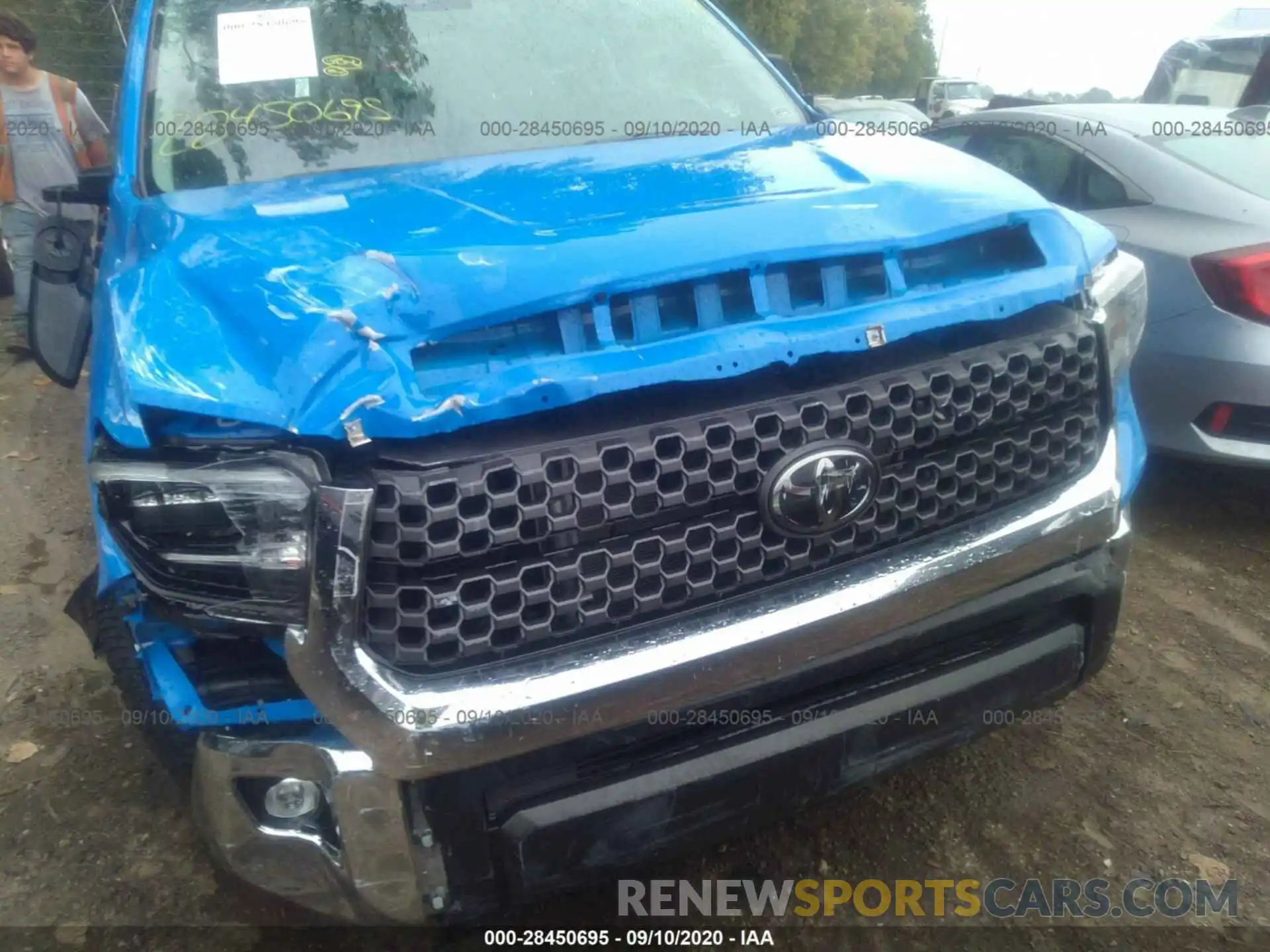 6 Photograph of a damaged car 5TFDY5F10LX887909 TOYOTA TUNDRA 4WD 2020