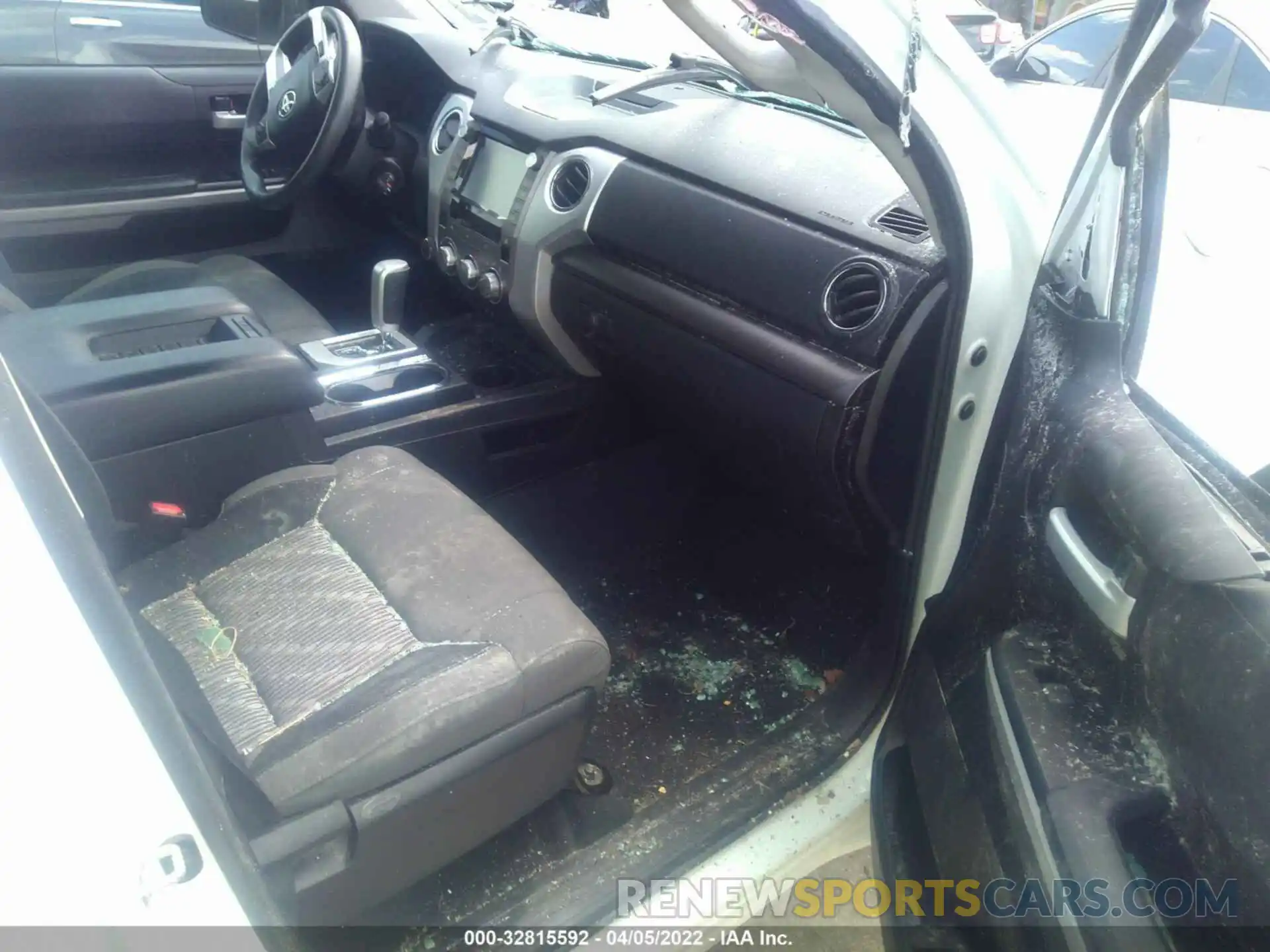 5 Photograph of a damaged car 5TFDY5F10LX920231 TOYOTA TUNDRA 4WD 2020