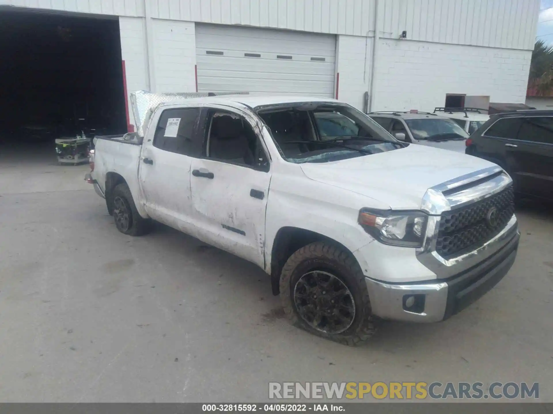 6 Photograph of a damaged car 5TFDY5F10LX920231 TOYOTA TUNDRA 4WD 2020