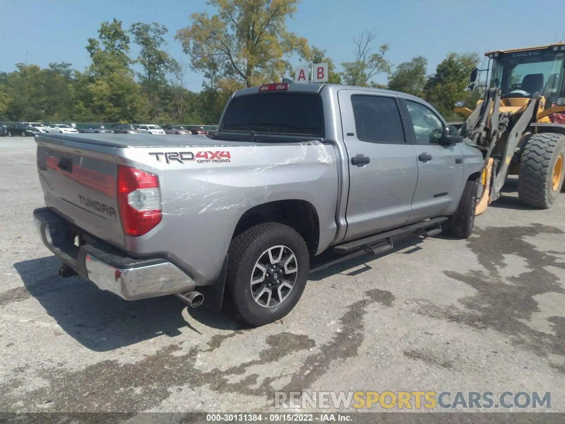 4 Photograph of a damaged car 5TFDY5F10LX930693 TOYOTA TUNDRA 4WD 2020