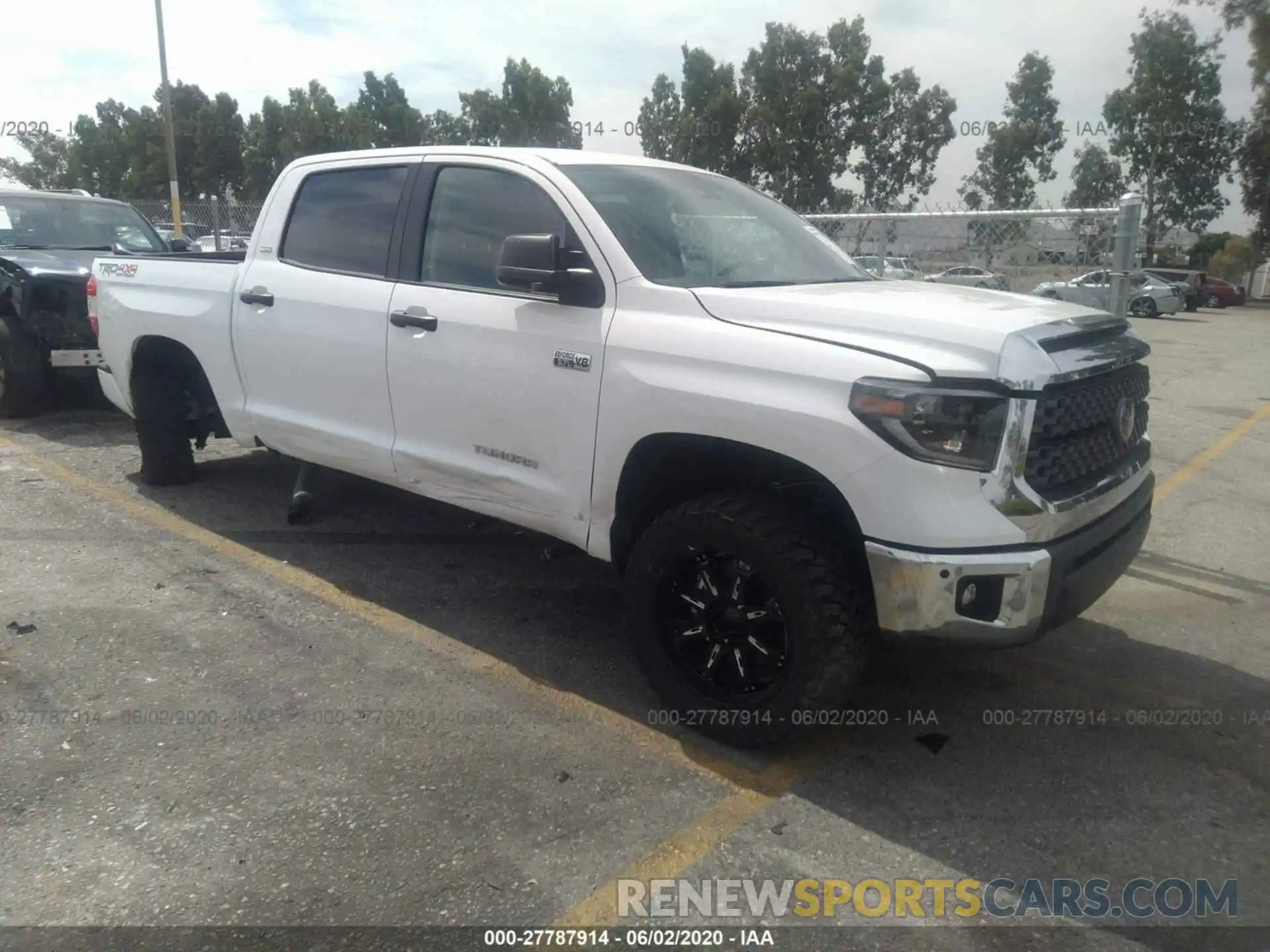 1 Photograph of a damaged car 5TFDY5F11LX899079 TOYOTA TUNDRA 4WD 2020