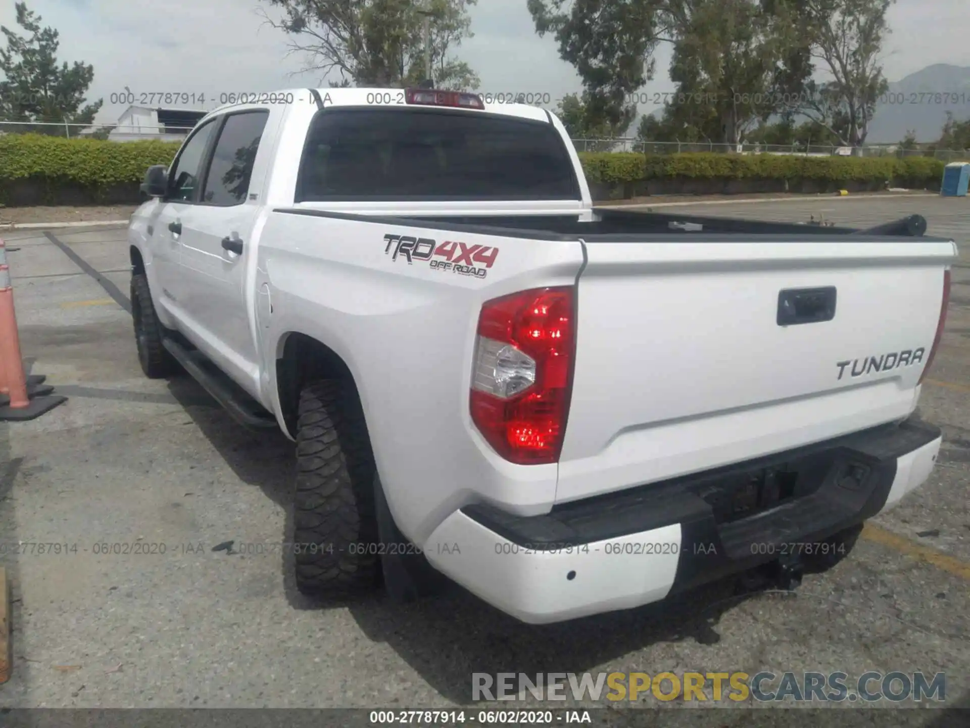 3 Photograph of a damaged car 5TFDY5F11LX899079 TOYOTA TUNDRA 4WD 2020