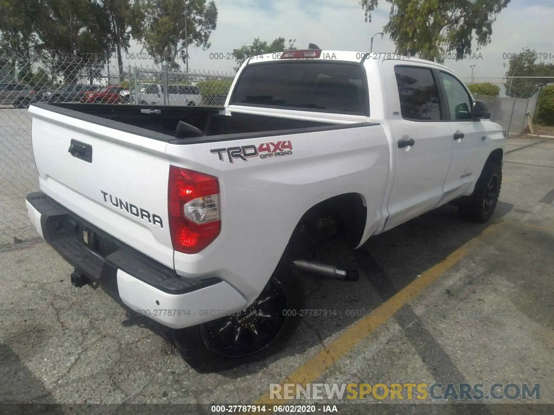 4 Photograph of a damaged car 5TFDY5F11LX899079 TOYOTA TUNDRA 4WD 2020