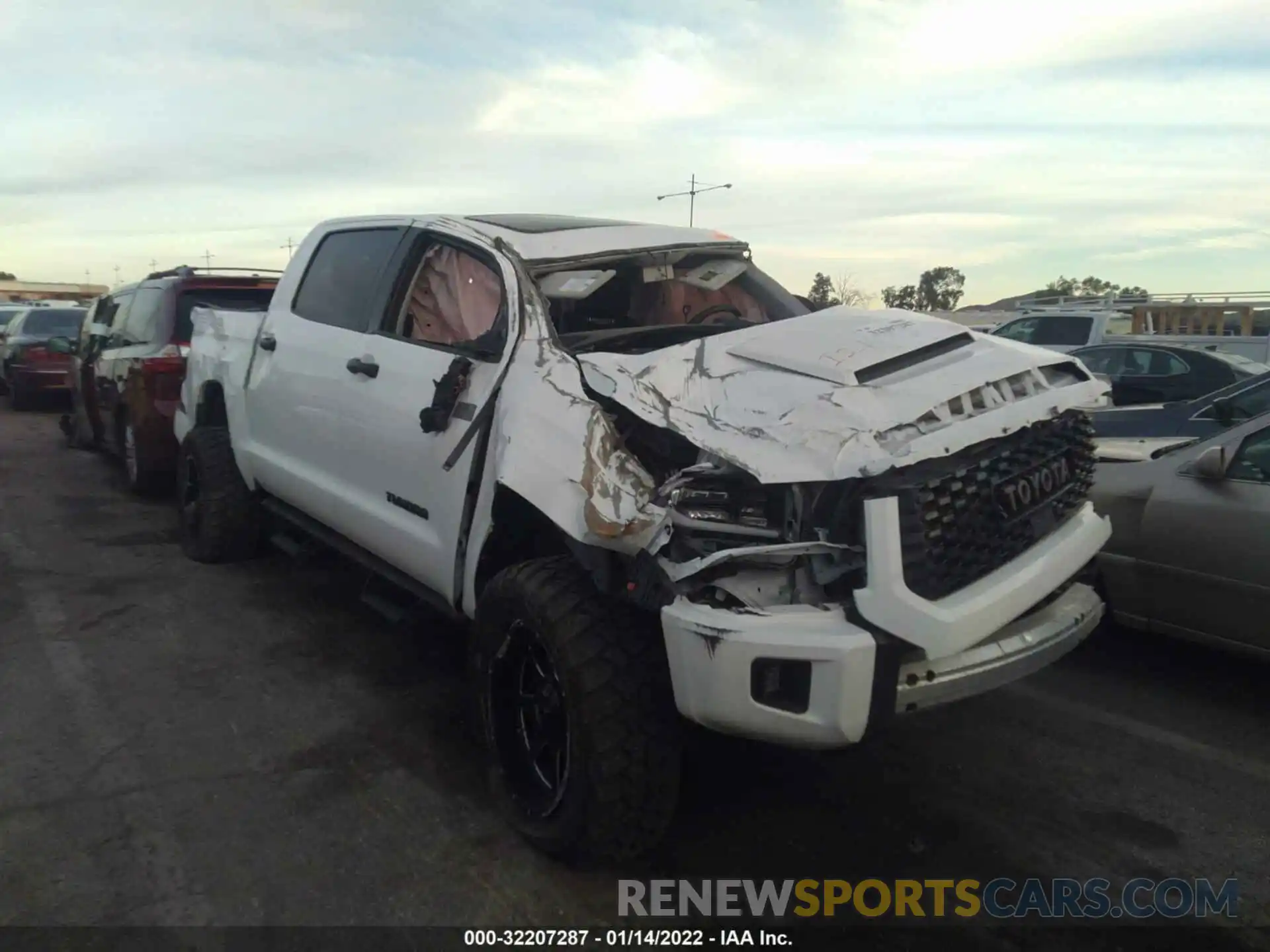 1 Photograph of a damaged car 5TFDY5F11LX901221 TOYOTA TUNDRA 4WD 2020