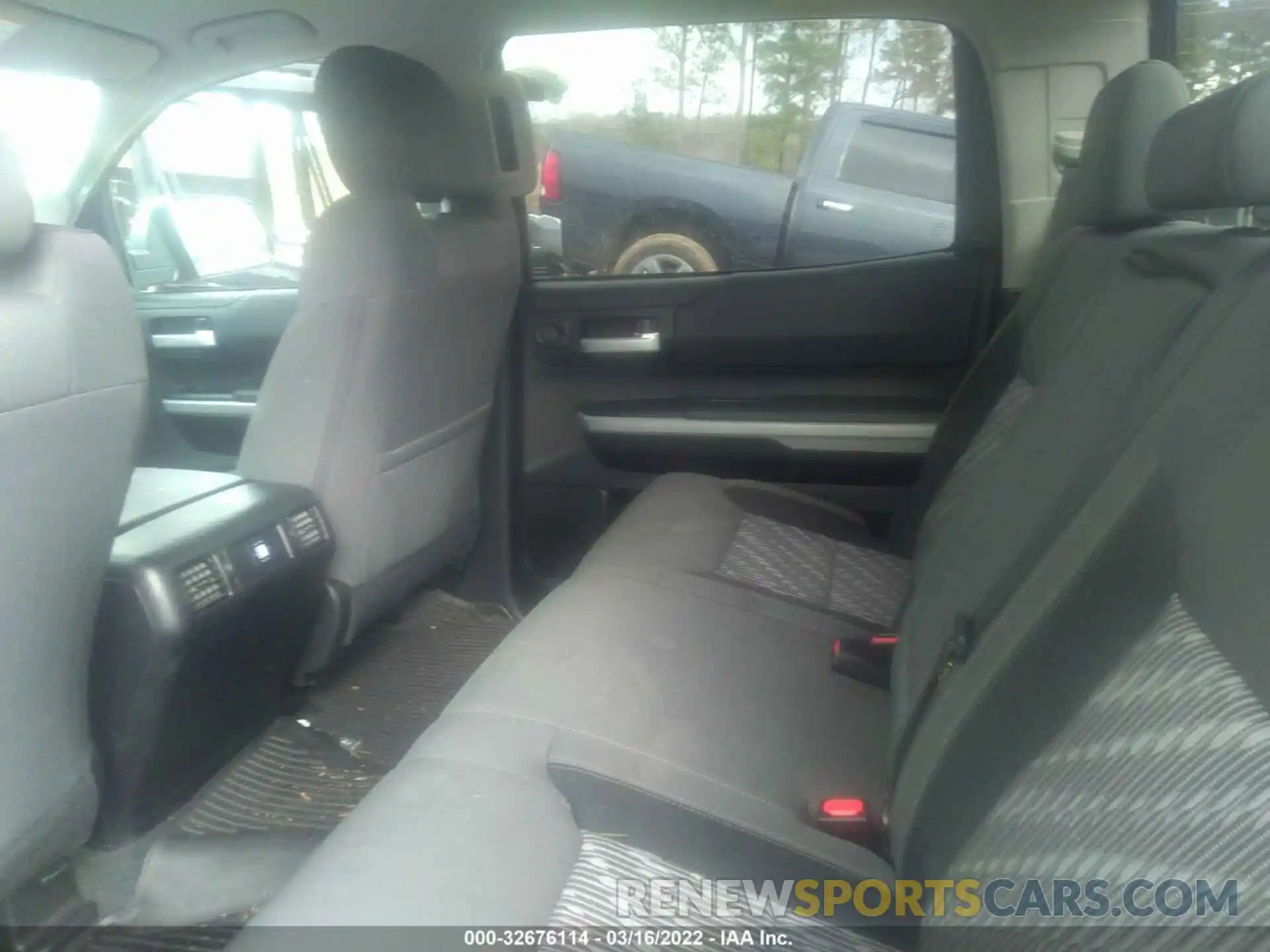 8 Фотография поврежденного автомобиля 5TFDY5F11LX950743 TOYOTA TUNDRA 4WD 2020