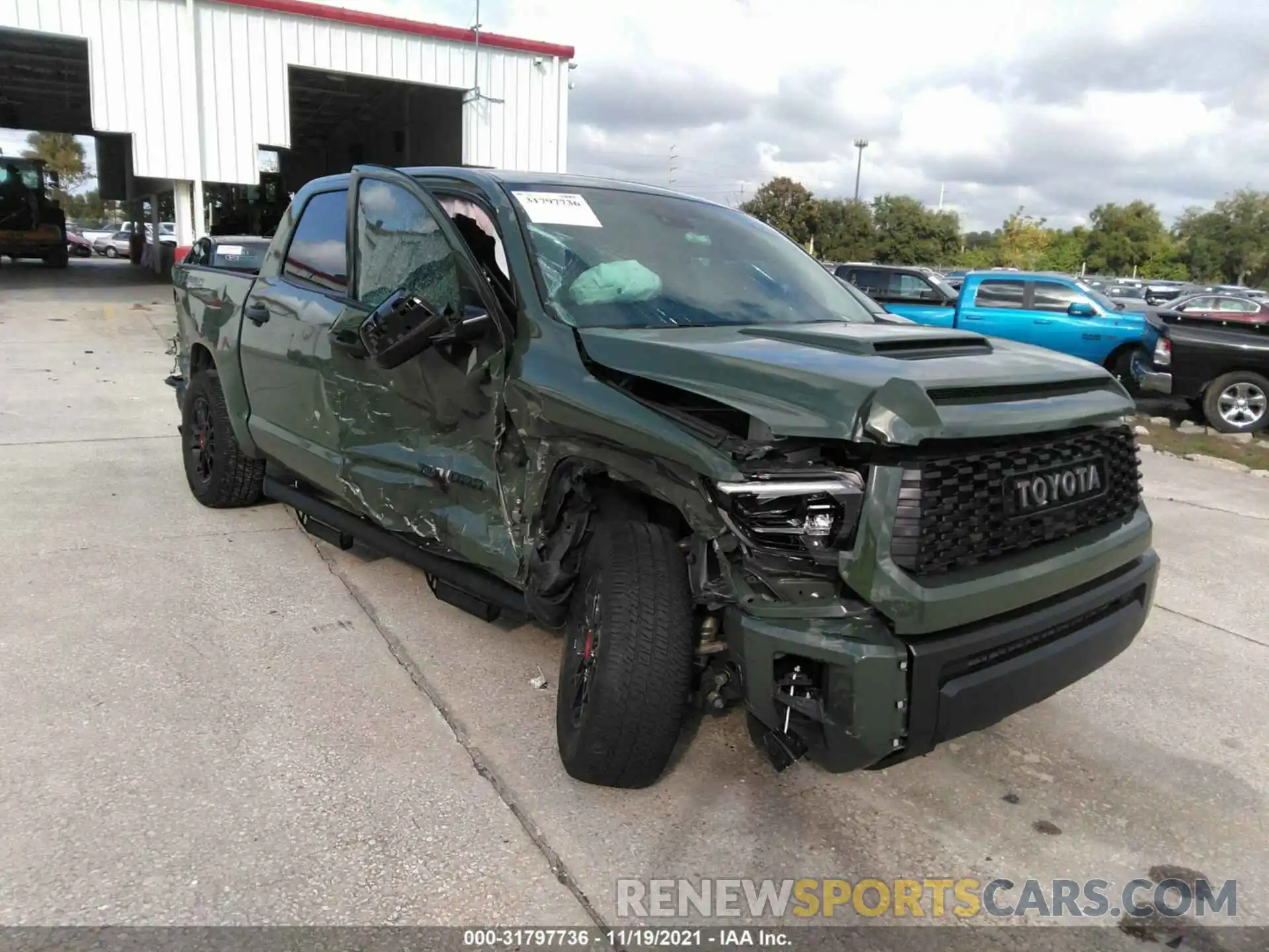 1 Photograph of a damaged car 5TFDY5F12LX884591 TOYOTA TUNDRA 4WD 2020