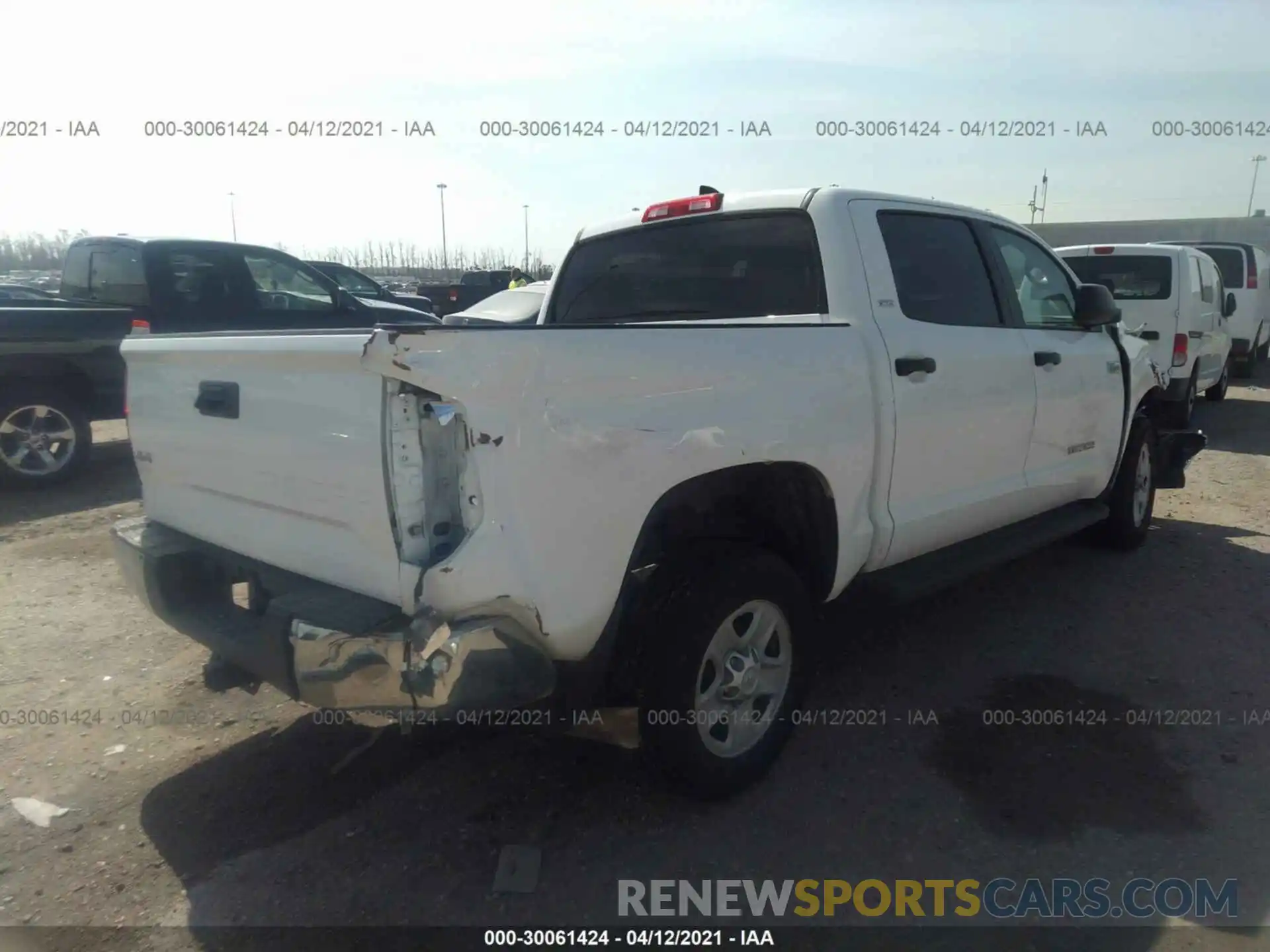 4 Photograph of a damaged car 5TFDY5F12LX917587 TOYOTA TUNDRA 4WD 2020