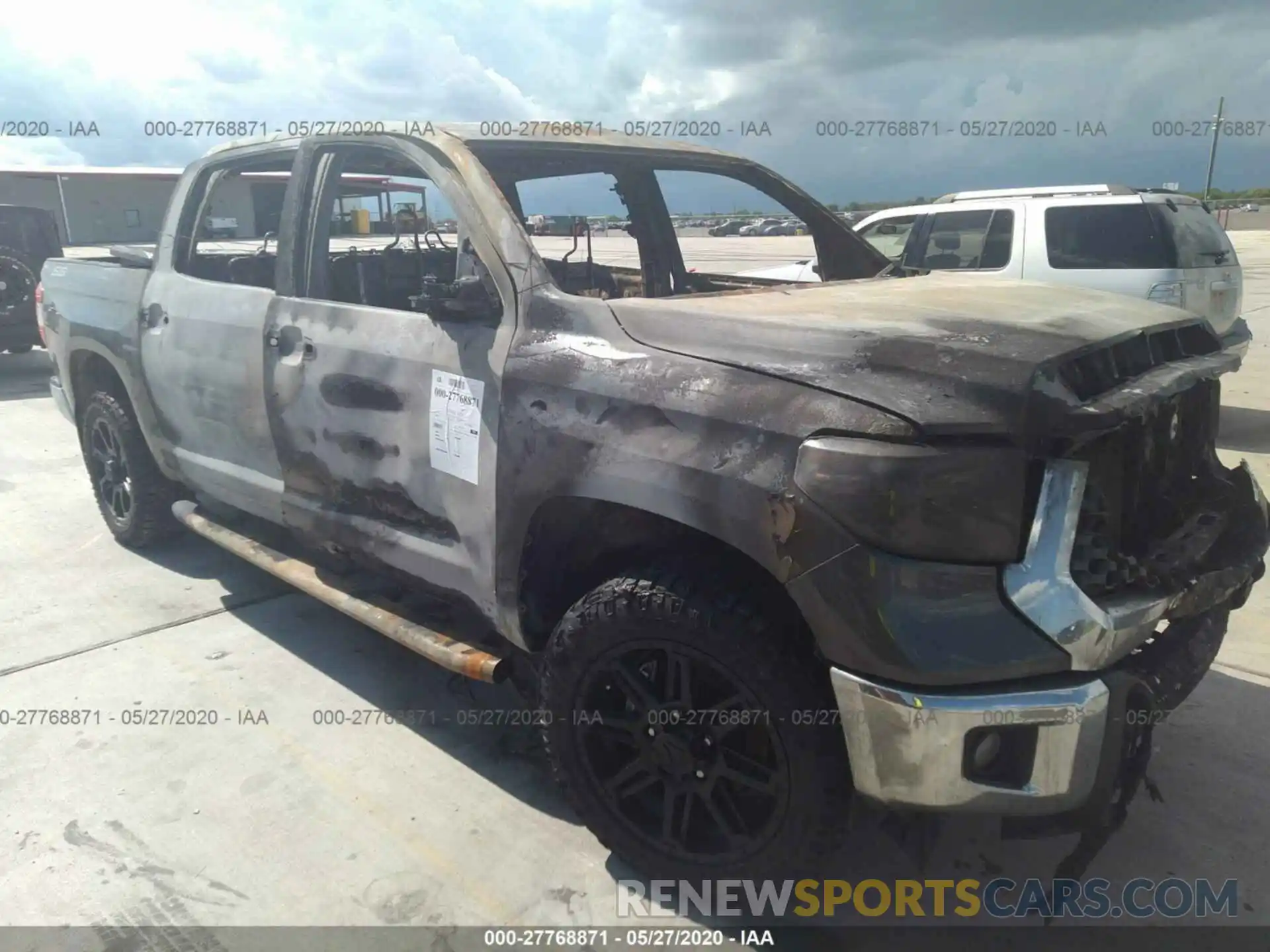 1 Photograph of a damaged car 5TFDY5F12LX933112 TOYOTA TUNDRA 4WD 2020