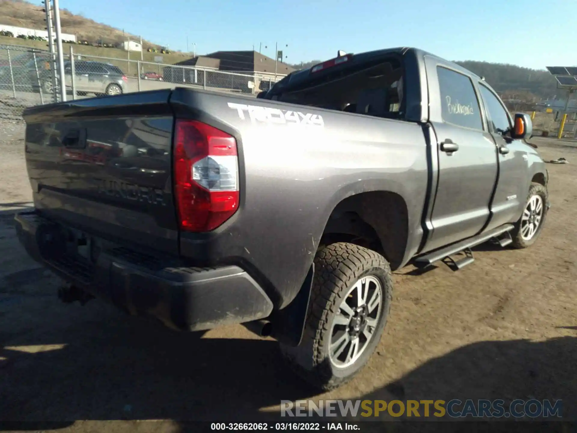 4 Photograph of a damaged car 5TFDY5F13LX882784 TOYOTA TUNDRA 4WD 2020