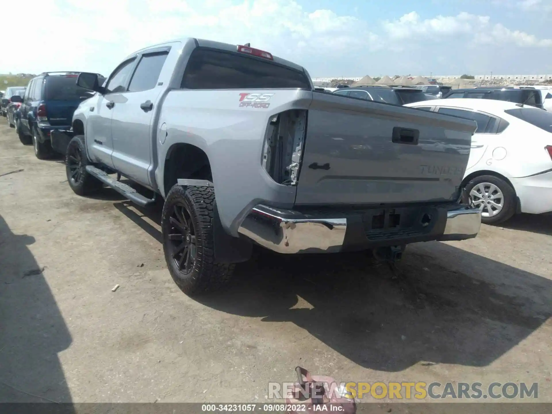 3 Photograph of a damaged car 5TFDY5F13LX898709 TOYOTA TUNDRA 4WD 2020