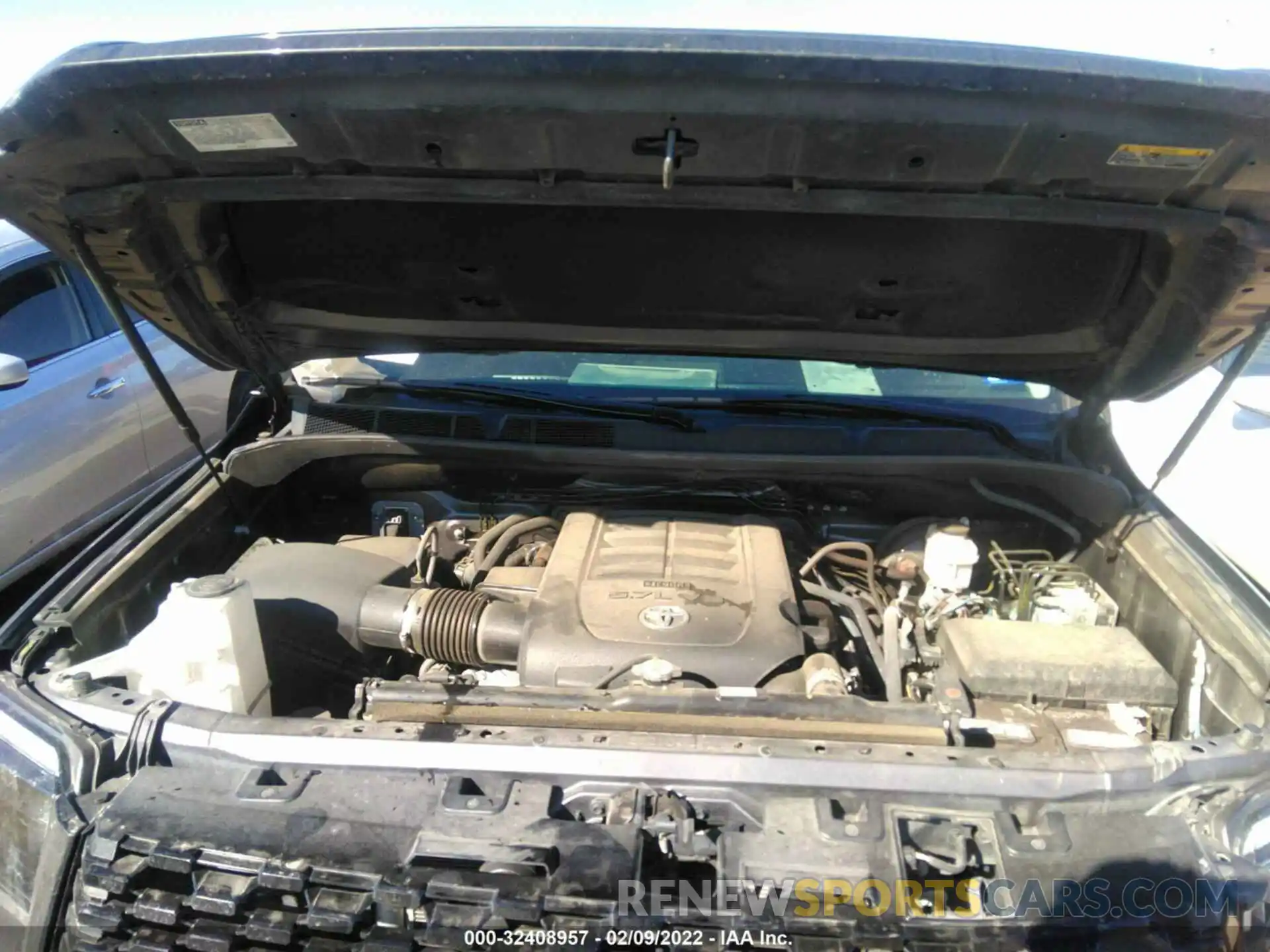 10 Photograph of a damaged car 5TFDY5F13LX913824 TOYOTA TUNDRA 4WD 2020