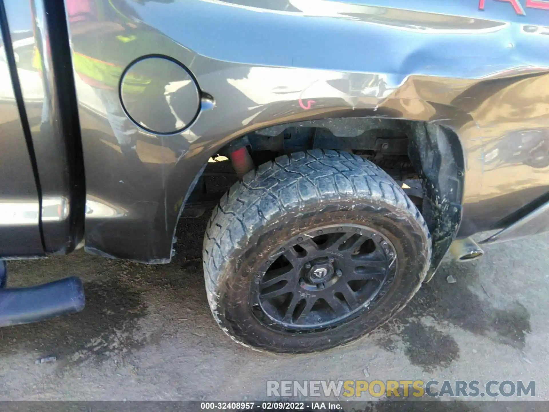 13 Photograph of a damaged car 5TFDY5F13LX913824 TOYOTA TUNDRA 4WD 2020