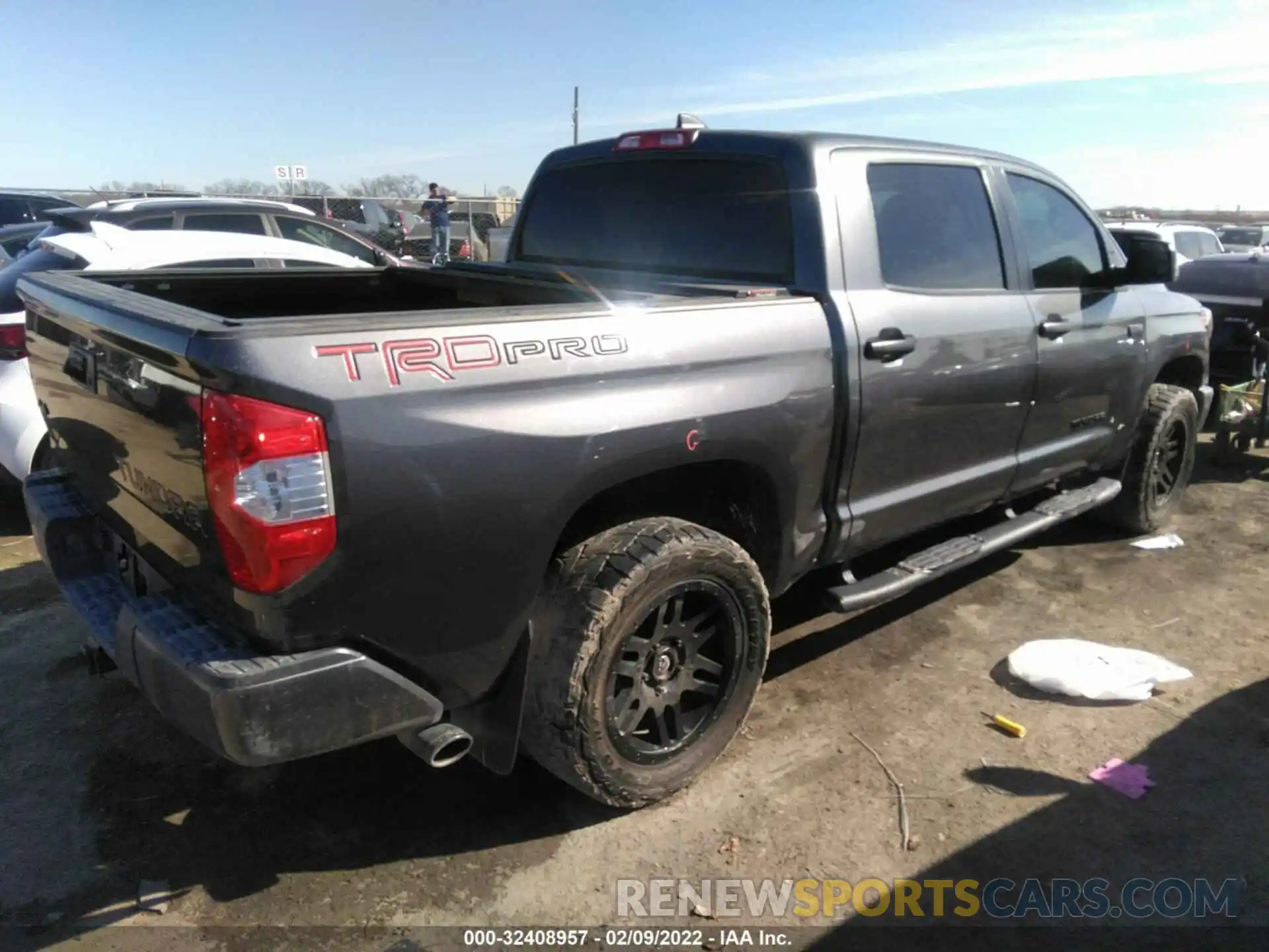 4 Photograph of a damaged car 5TFDY5F13LX913824 TOYOTA TUNDRA 4WD 2020