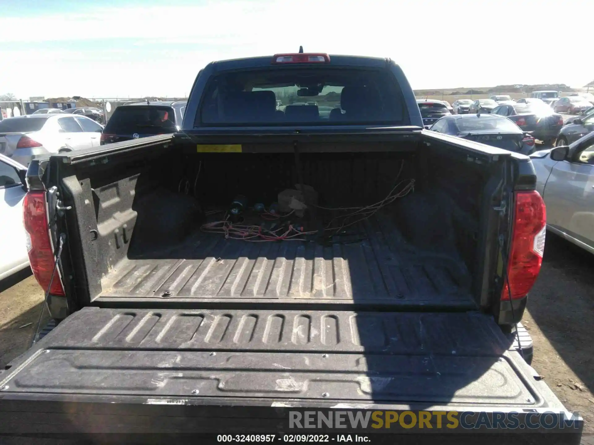 8 Photograph of a damaged car 5TFDY5F13LX913824 TOYOTA TUNDRA 4WD 2020