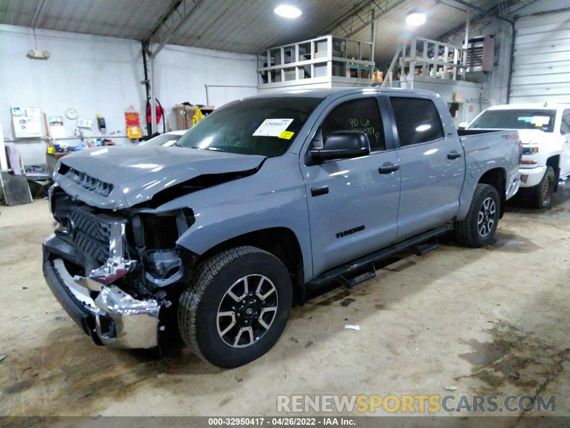 2 Фотография поврежденного автомобиля 5TFDY5F13LX939694 TOYOTA TUNDRA 4WD 2020