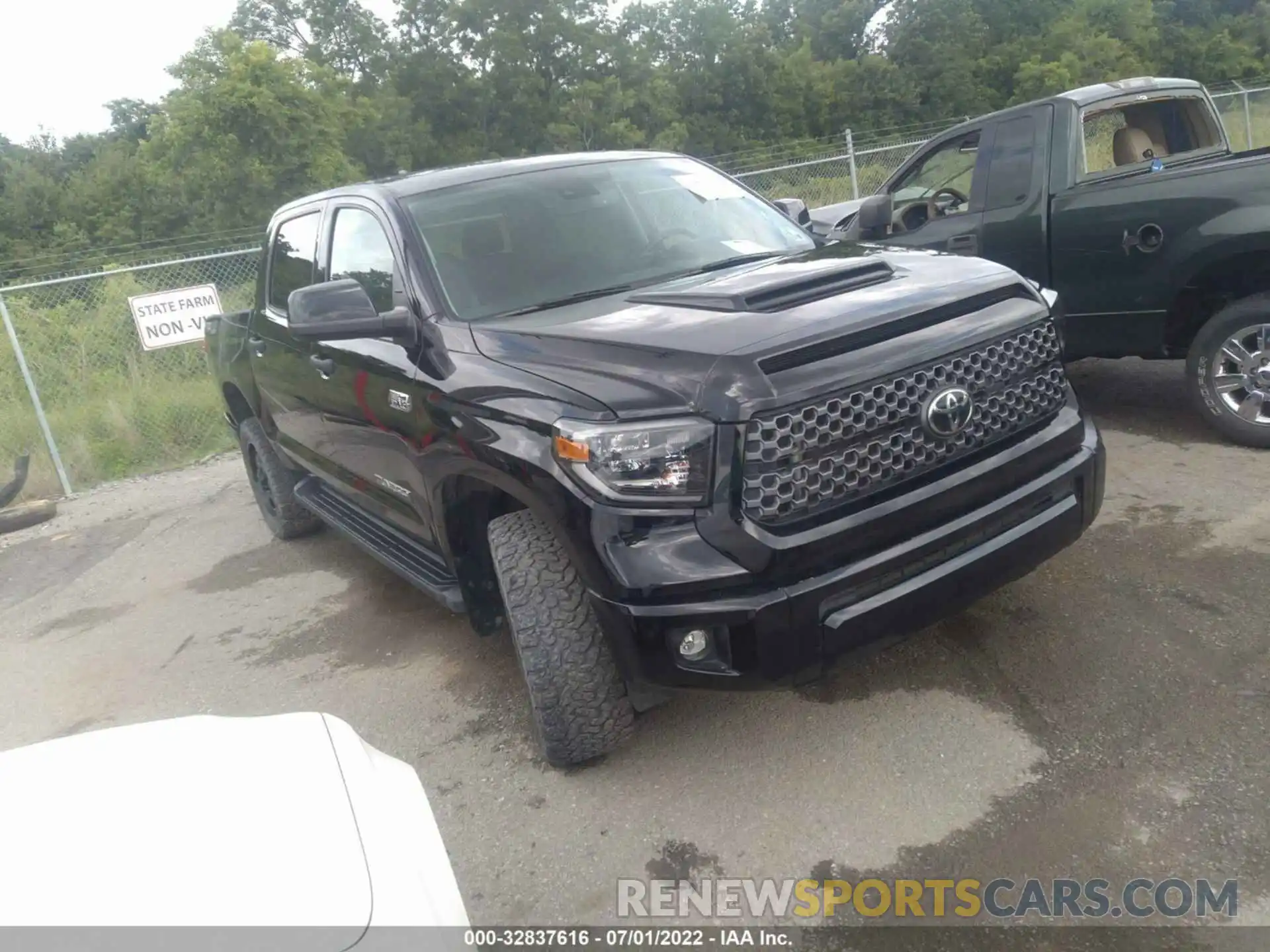 1 Photograph of a damaged car 5TFDY5F13LX948833 TOYOTA TUNDRA 4WD 2020