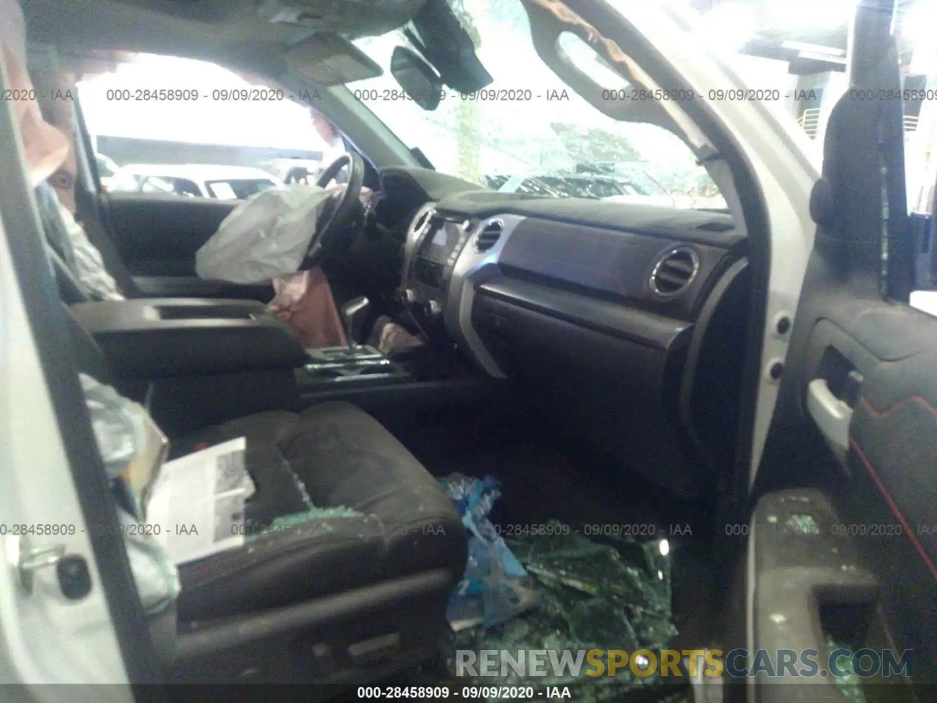 5 Photograph of a damaged car 5TFDY5F14LX930390 TOYOTA TUNDRA 4WD 2020