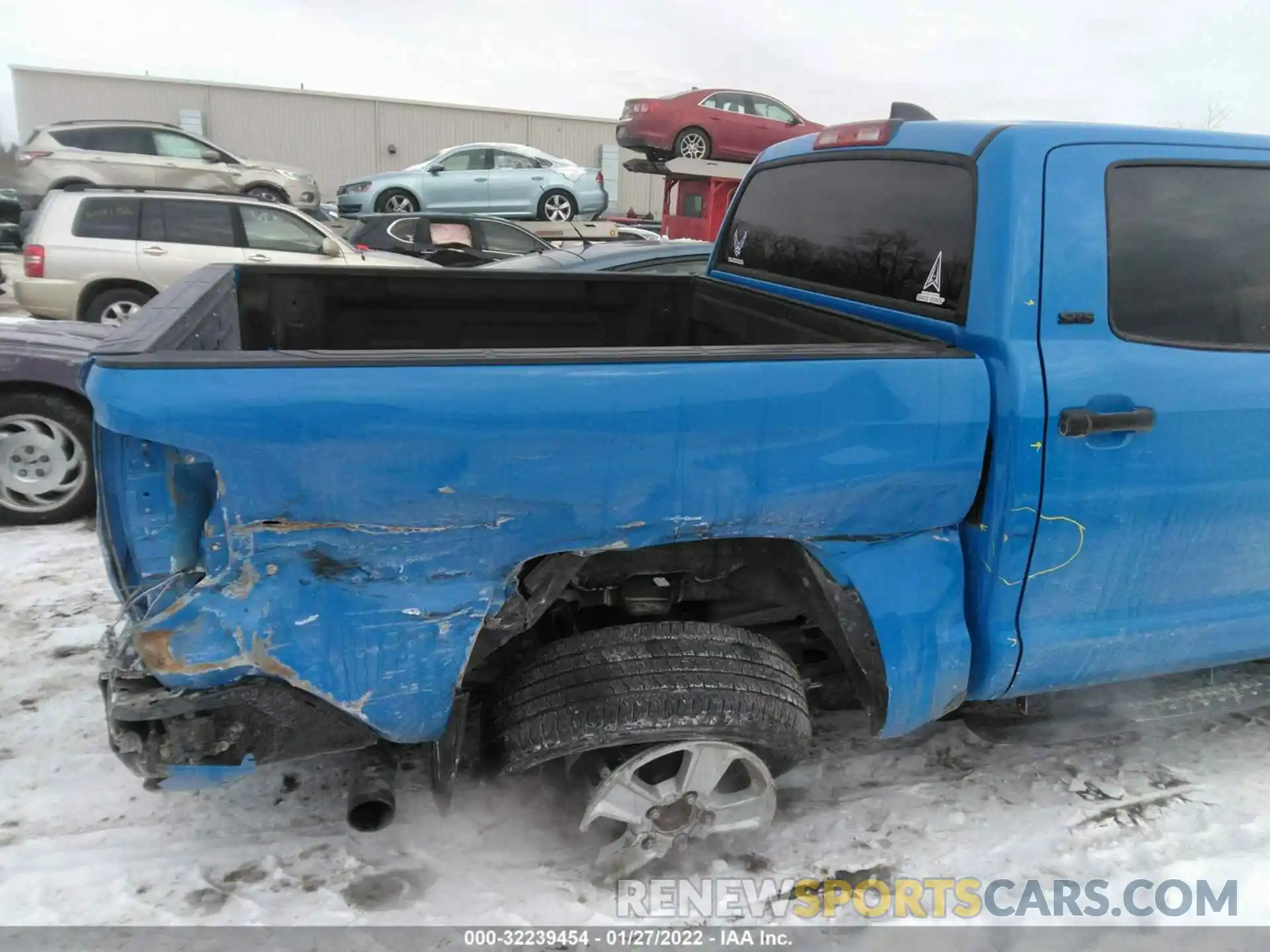 6 Photograph of a damaged car 5TFDY5F15LX928793 TOYOTA TUNDRA 4WD 2020