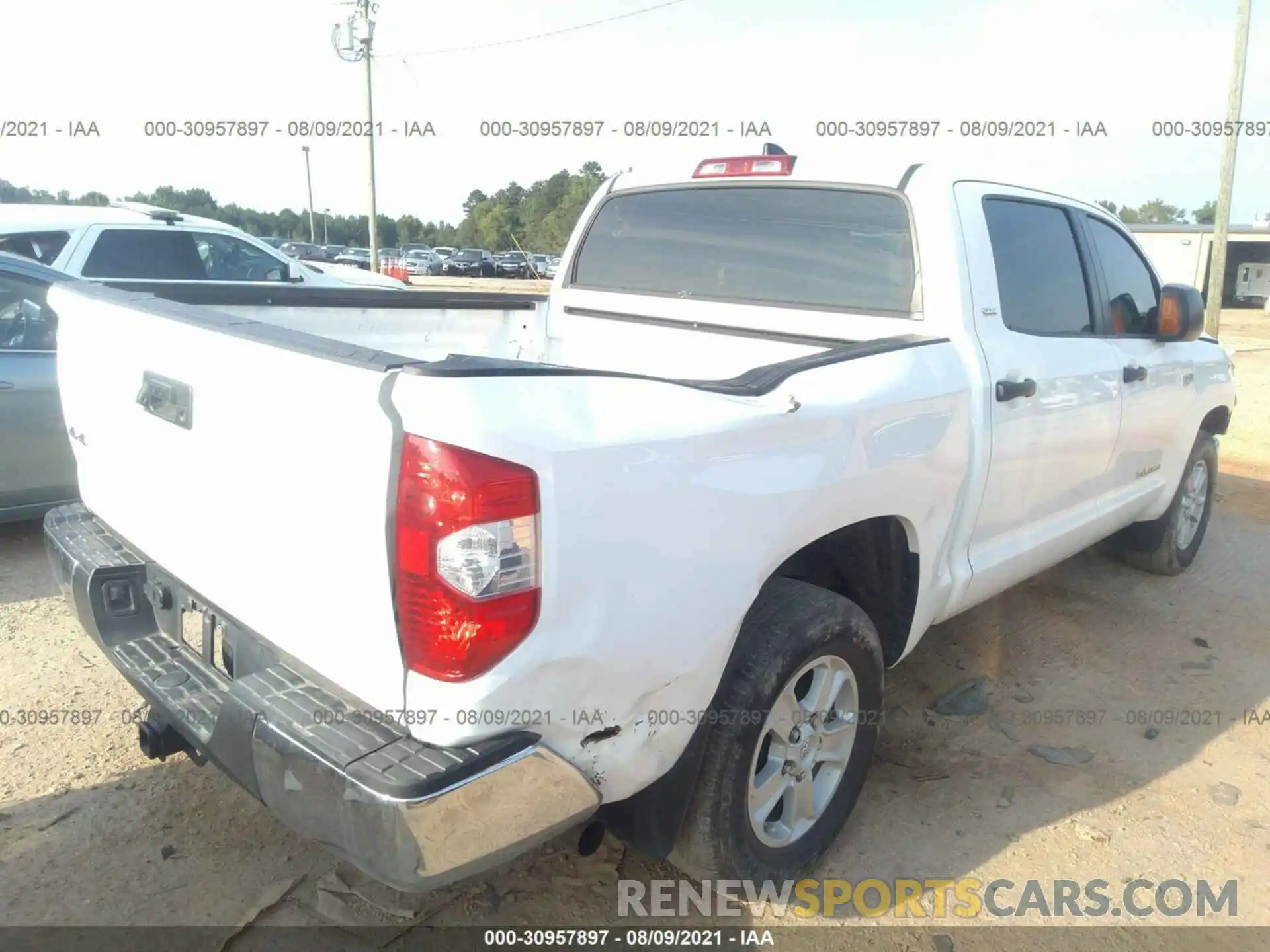 4 Photograph of a damaged car 5TFDY5F15LX930091 TOYOTA TUNDRA 4WD 2020