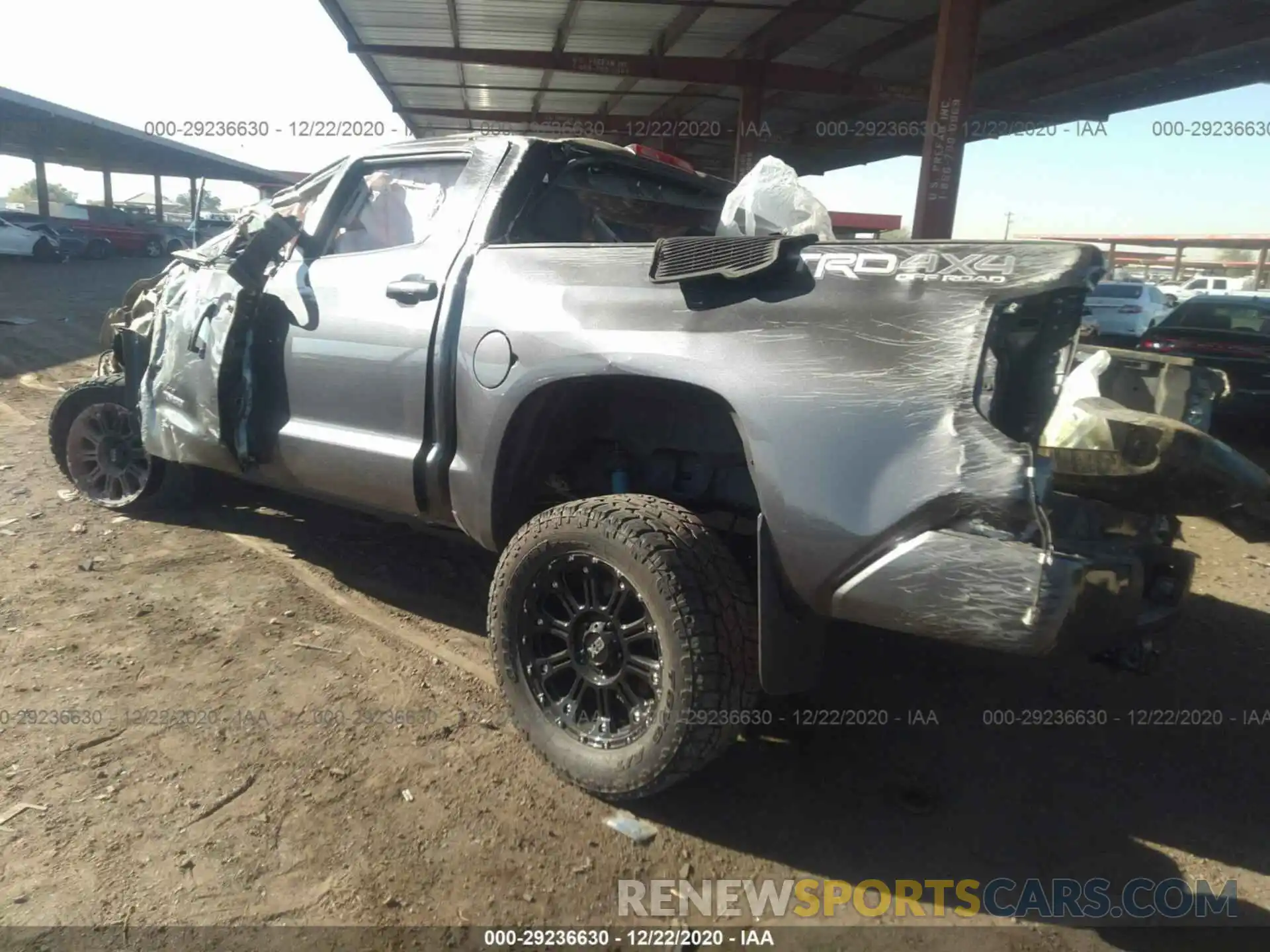 3 Фотография поврежденного автомобиля 5TFDY5F16LX875053 TOYOTA TUNDRA 4WD 2020