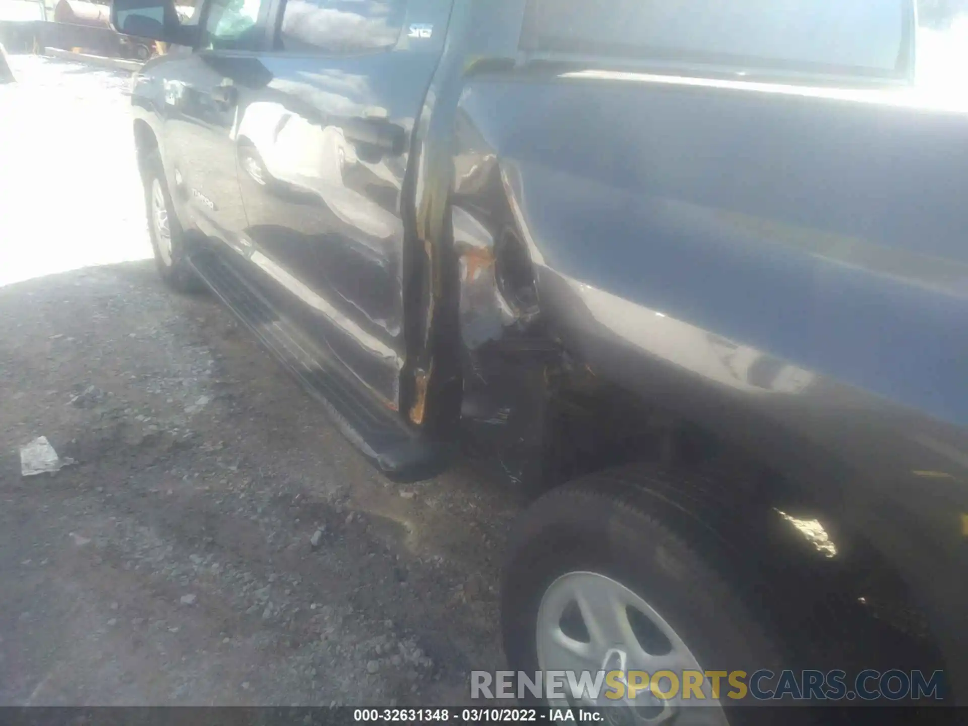 6 Photograph of a damaged car 5TFDY5F16LX927345 TOYOTA TUNDRA 4WD 2020