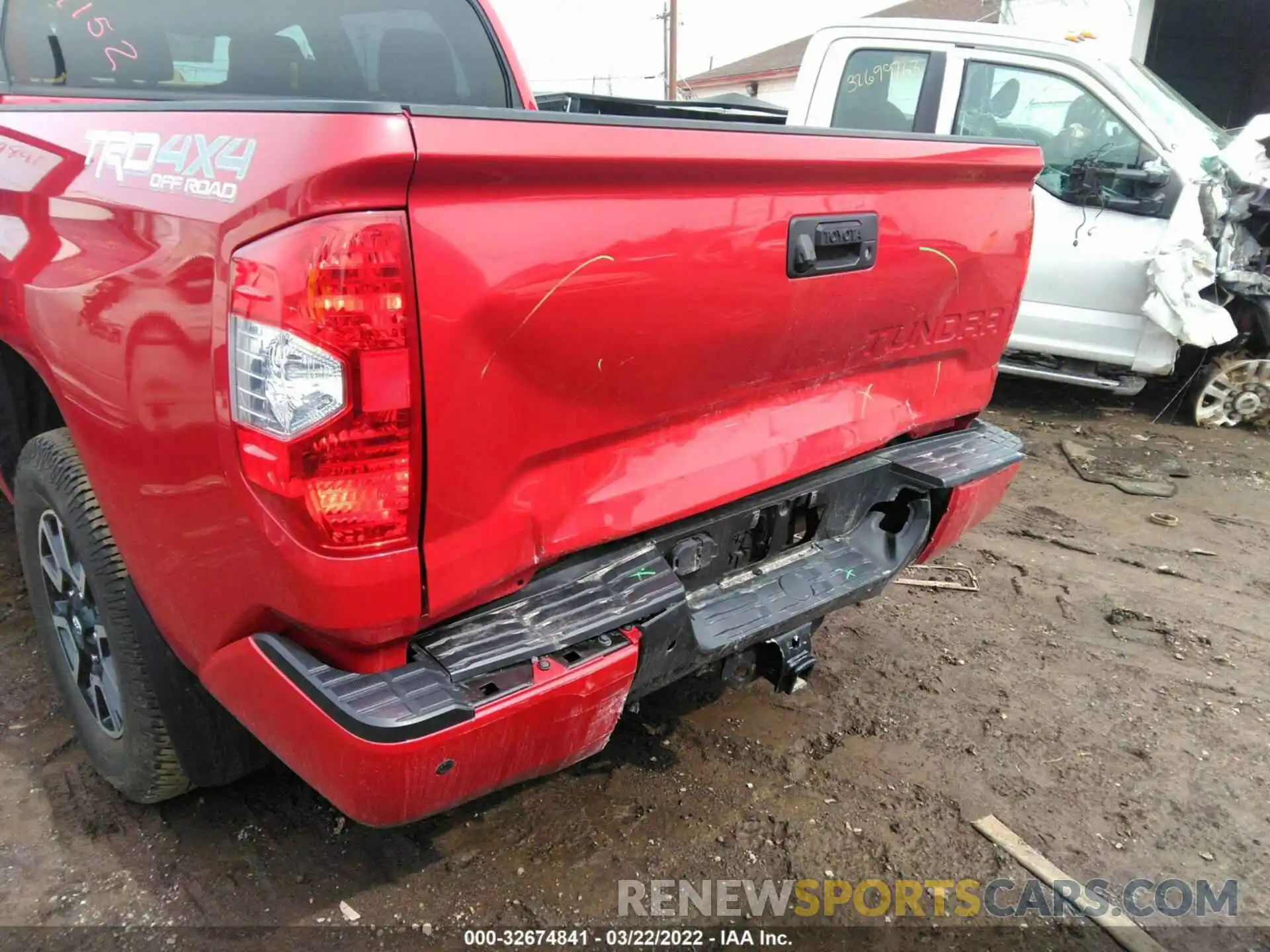 6 Photograph of a damaged car 5TFDY5F17LX919366 TOYOTA TUNDRA 4WD 2020