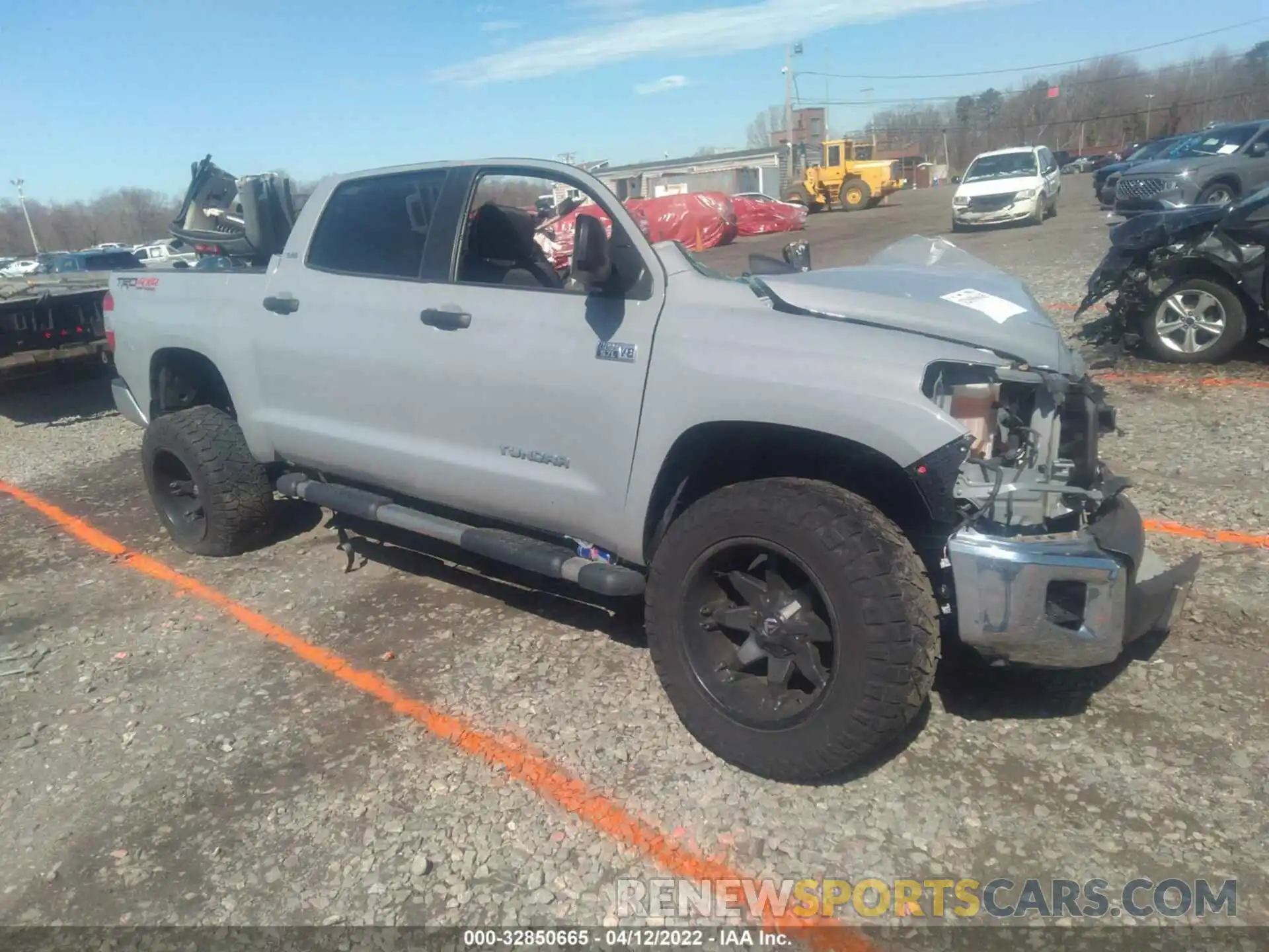 1 Photograph of a damaged car 5TFDY5F18LX902091 TOYOTA TUNDRA 4WD 2020