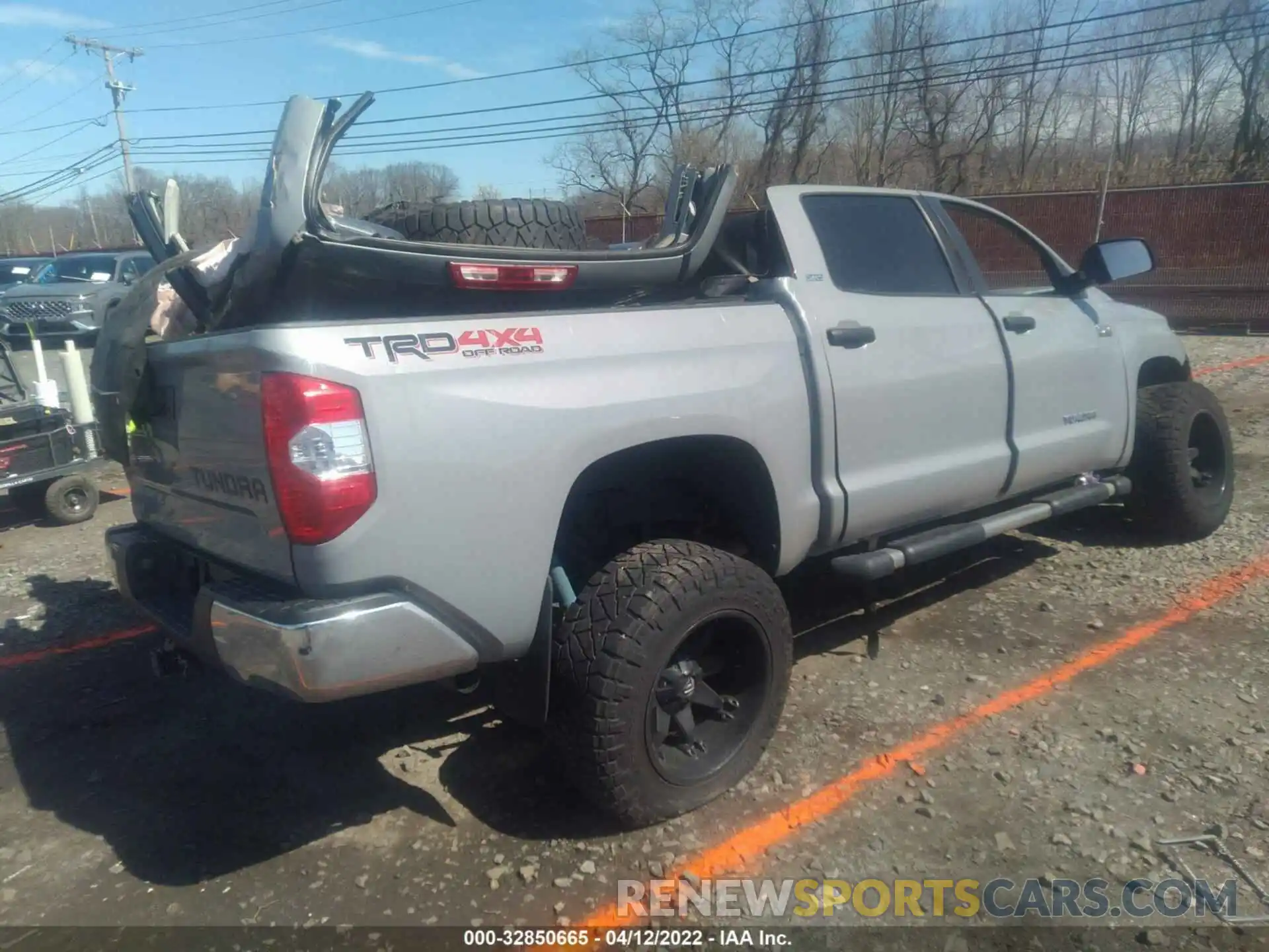 4 Photograph of a damaged car 5TFDY5F18LX902091 TOYOTA TUNDRA 4WD 2020