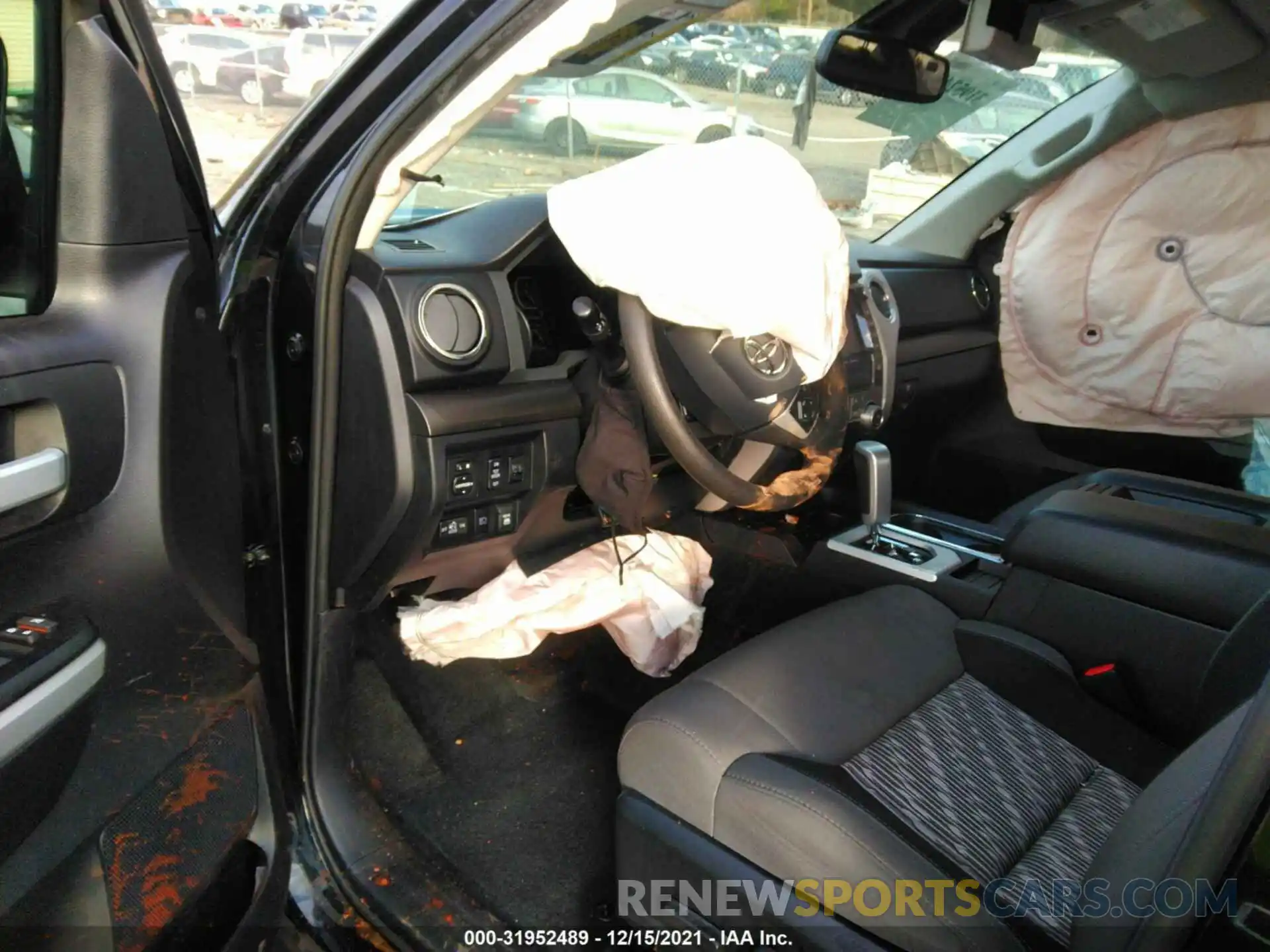 5 Photograph of a damaged car 5TFDY5F18LX905637 TOYOTA TUNDRA 4WD 2020